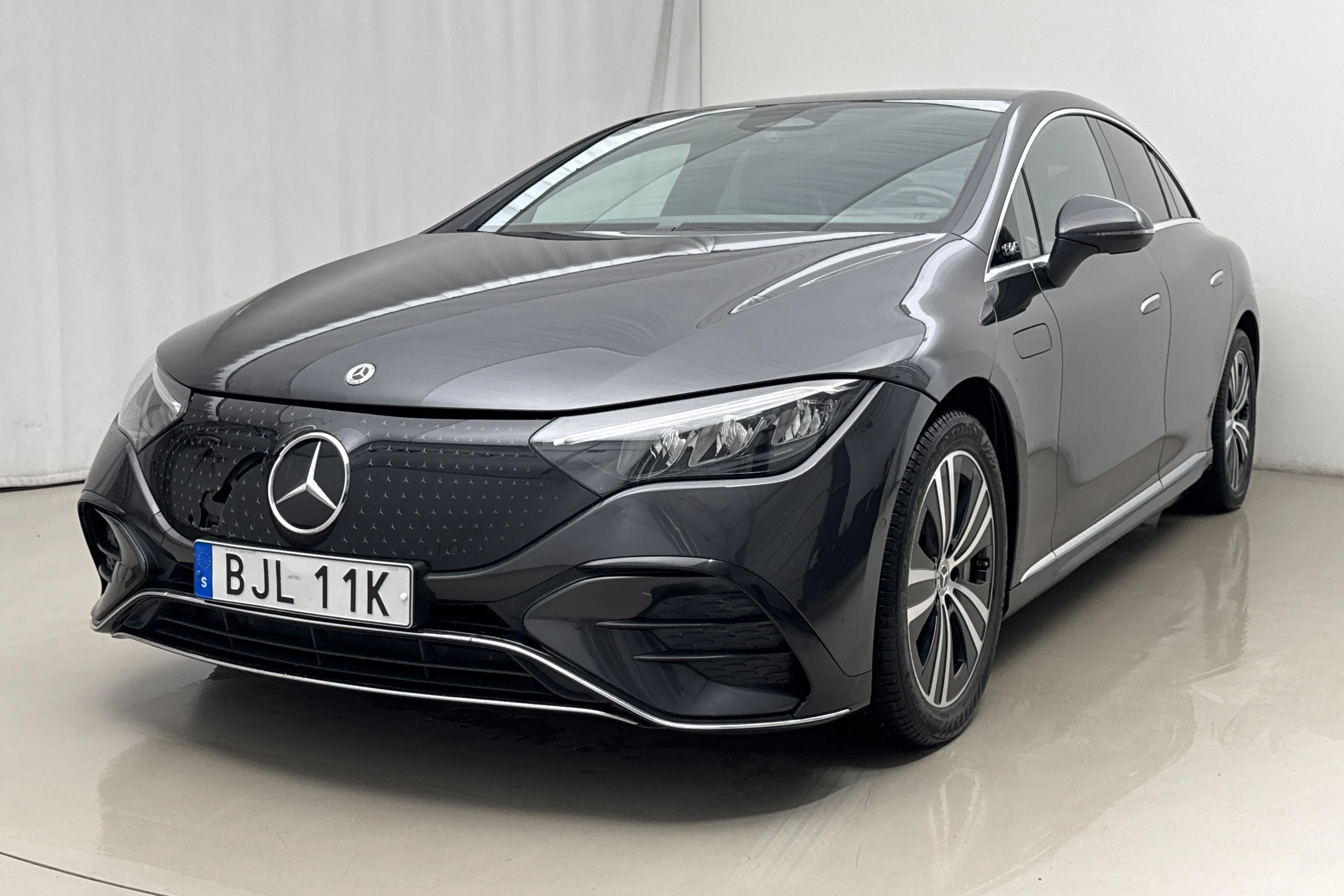 Presentationsfoto 1 av 21: Mercedes EQE 300 V295 (245hk) - 6 466 mil - Automat - grå - 2023