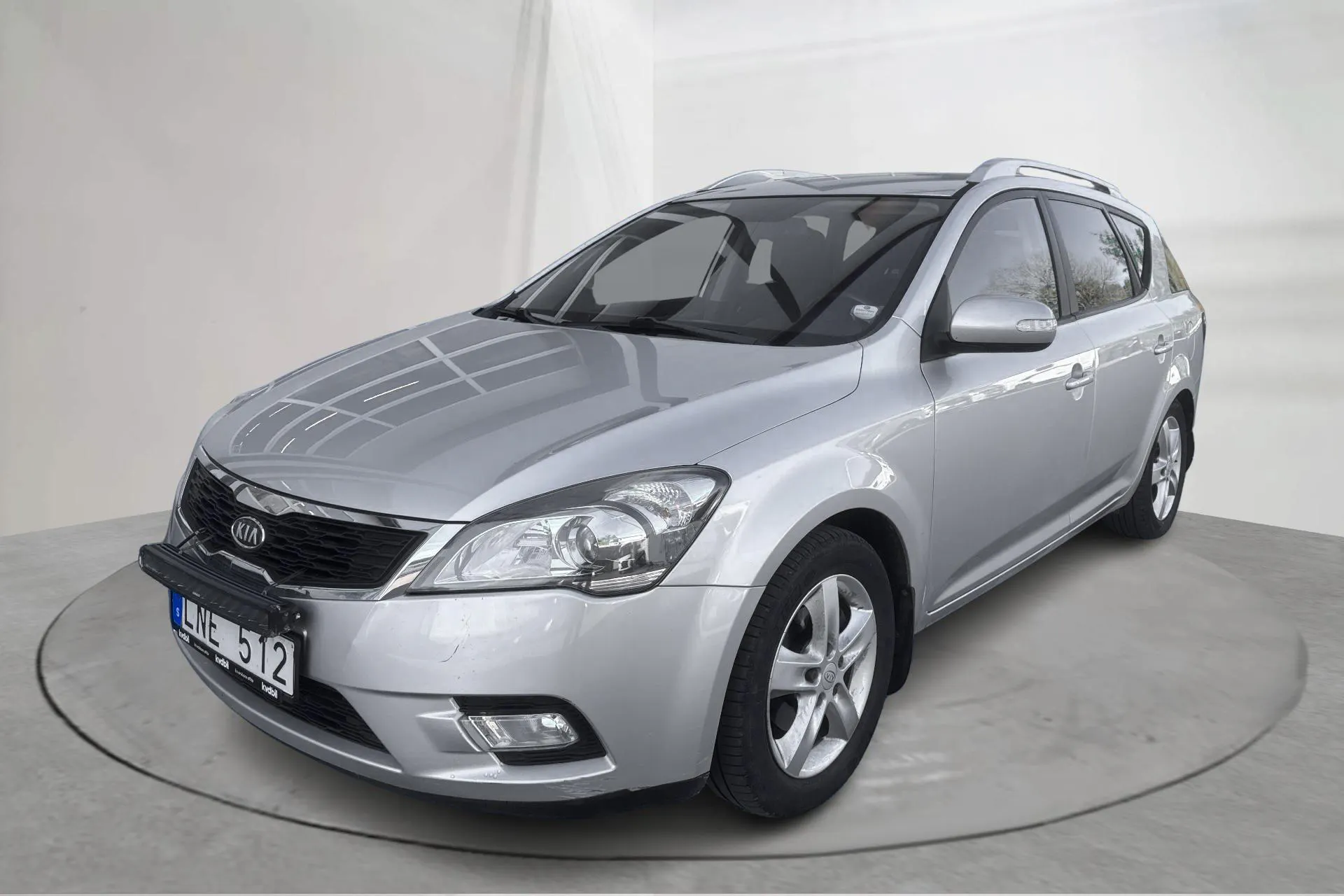 Presentation photo 1 of 16: KIA Cee'd 1.6 CRDi SW (115hk) - 181 050 km - Manual - silver - 2010