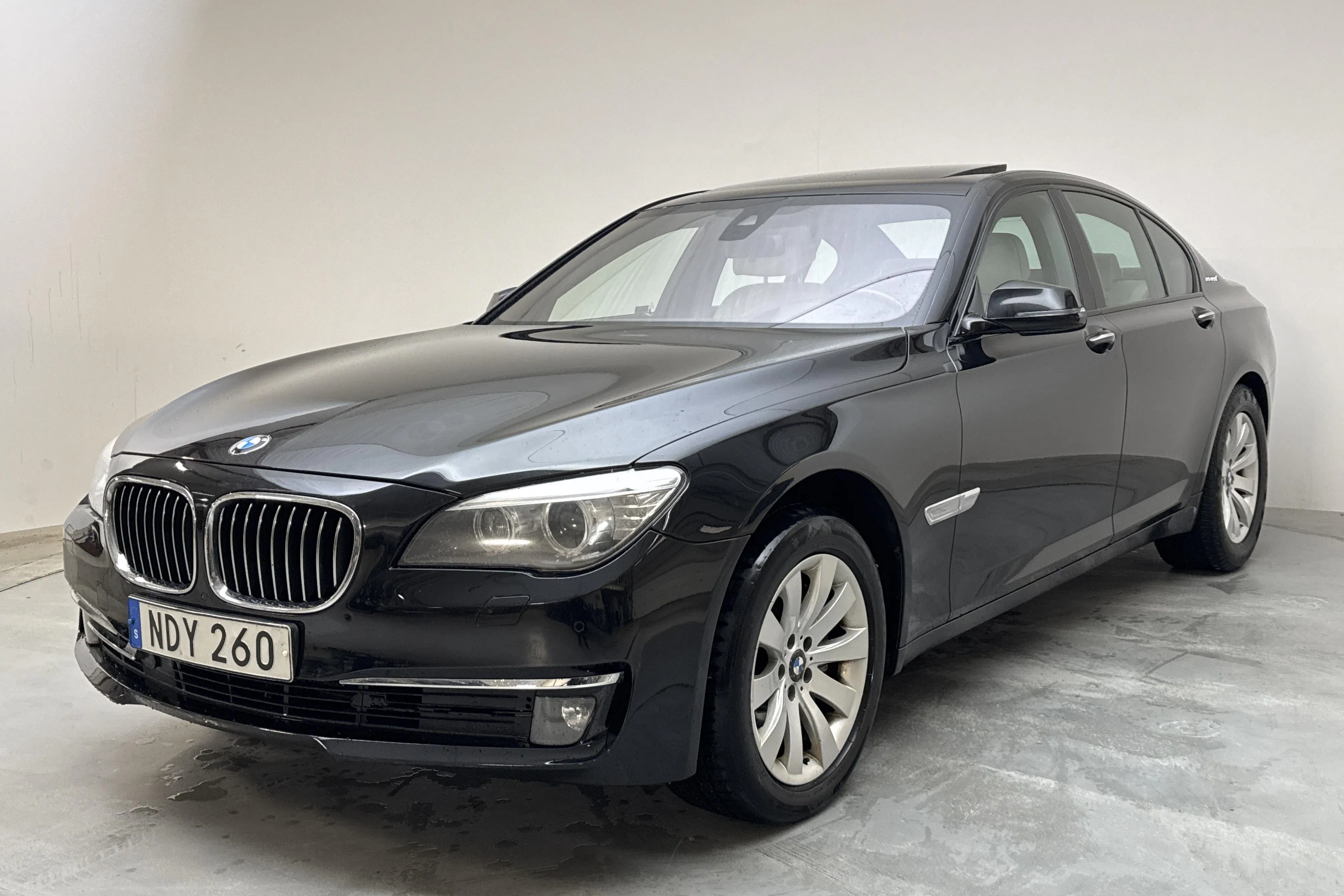 Presentationsfoto 1 av 14: BMW ActiveHybrid 7 Sedan, F01 (354hk) - 24 735 mil - Automat - svart - 2013