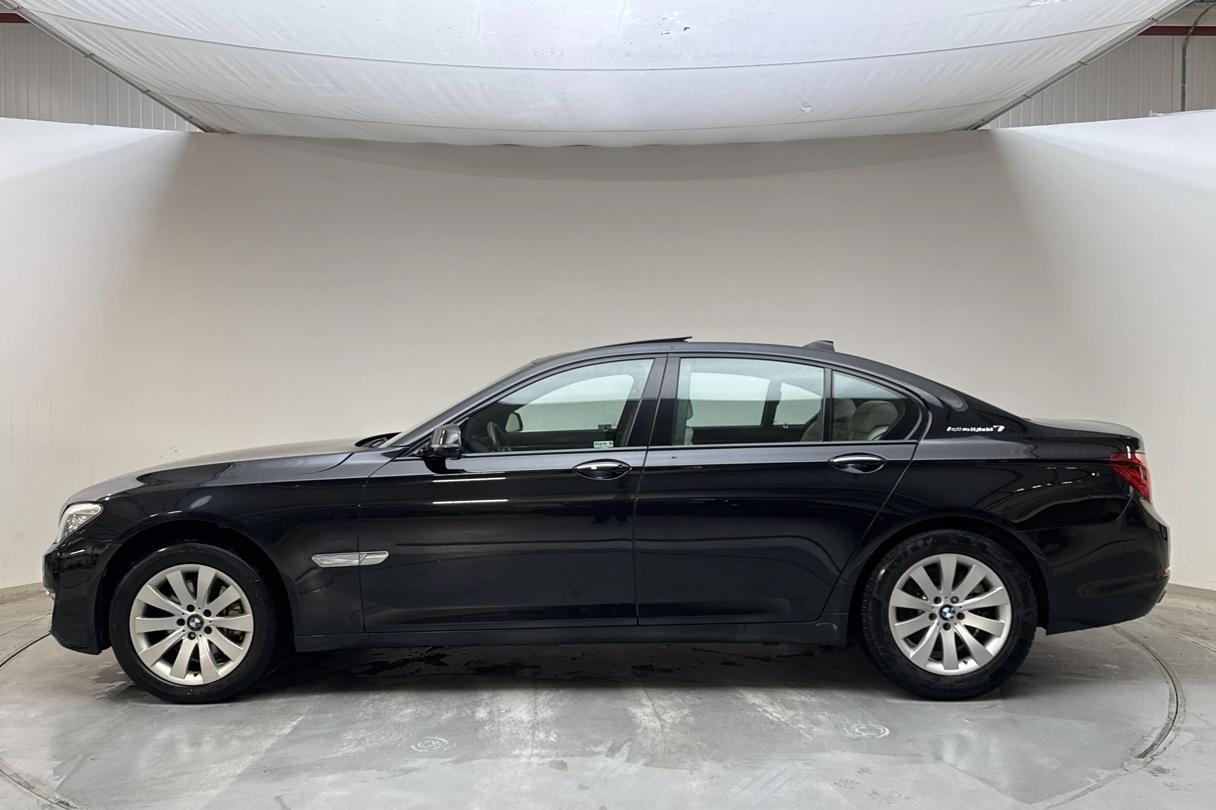 Presentationsfoto 2 av 14: BMW ActiveHybrid 7 Sedan, F01 (354hk) - 24 735 mil - Automat - svart - 2013