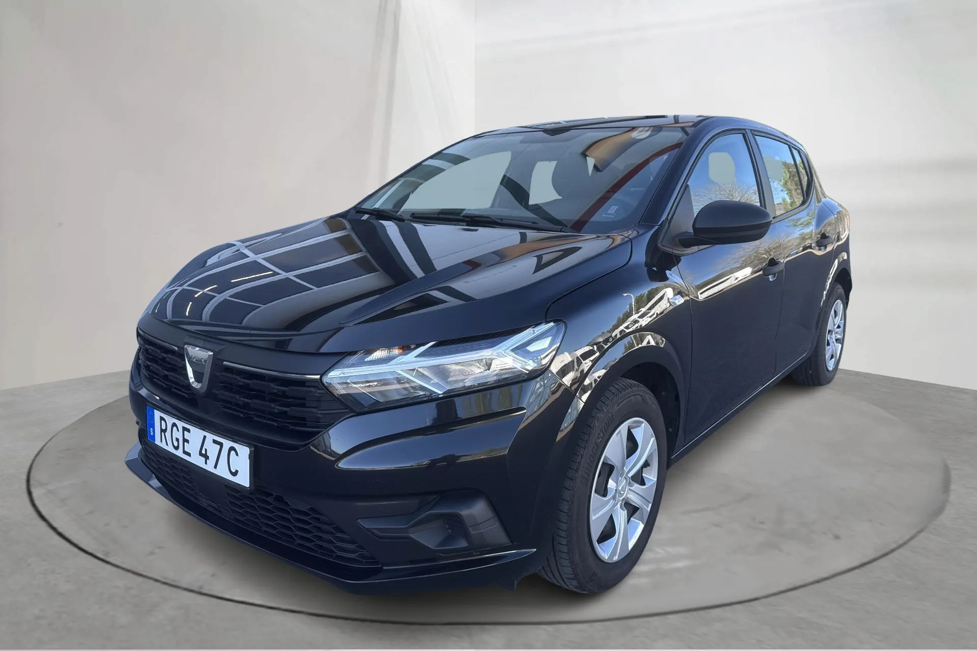 Presentation photo 1 of 13: Dacia Sandero 1.0 TCe (90hk) - 22 990 km - Manual - black - 2022