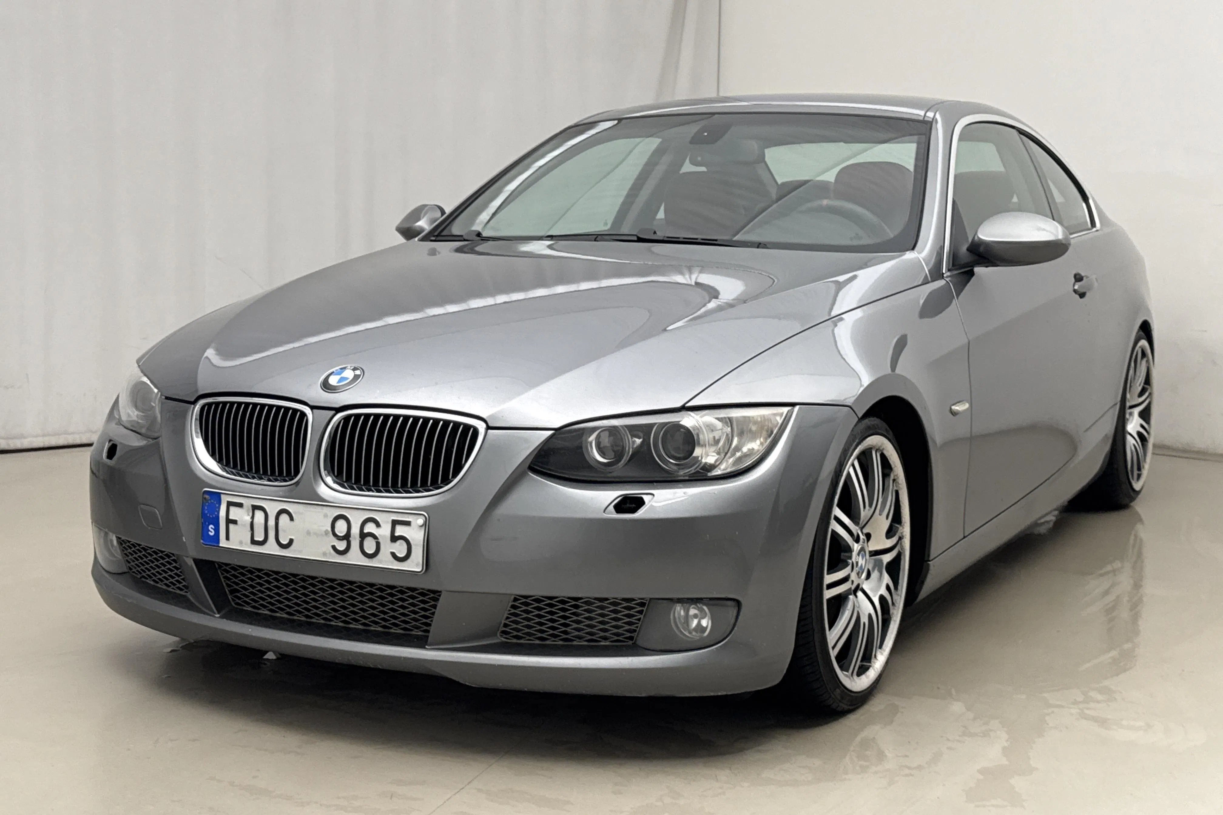 Presentationsfoto 1 av 16: BMW 335i Coupé, E92 (306hk) - 20 370 mil - Manuell - grå - 2007