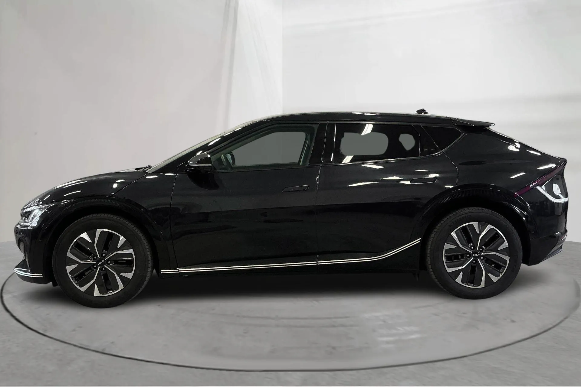 Presentationsfoto 2 av 19: KIA EV6 RWD (228hk) - 15 020 mil - Automat - blå - 2022