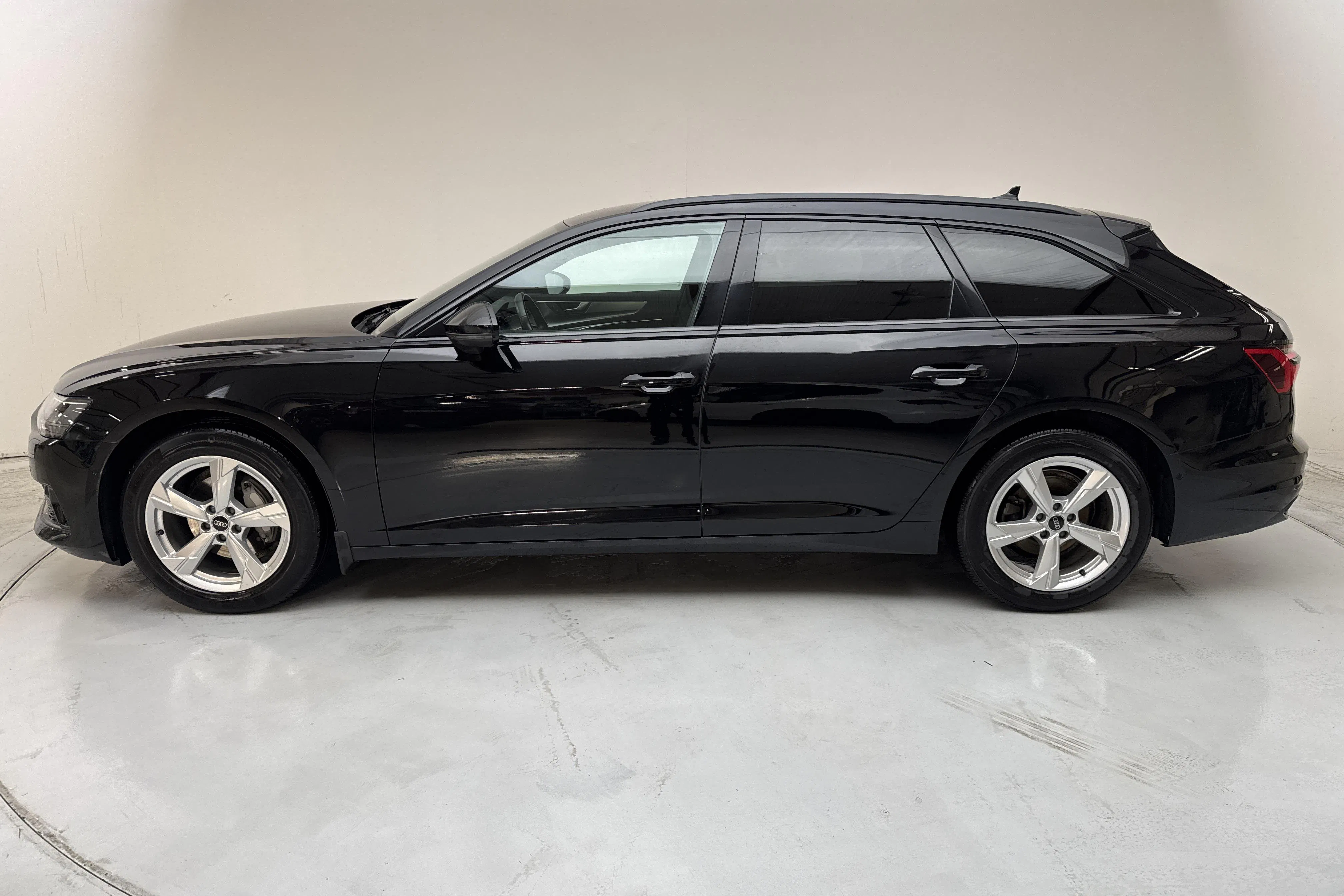 Presentation photo 2 of 17: Audi A6 Avant 40 TDI quattro (204hk) - 86 860 km - Automatic - black - 2023