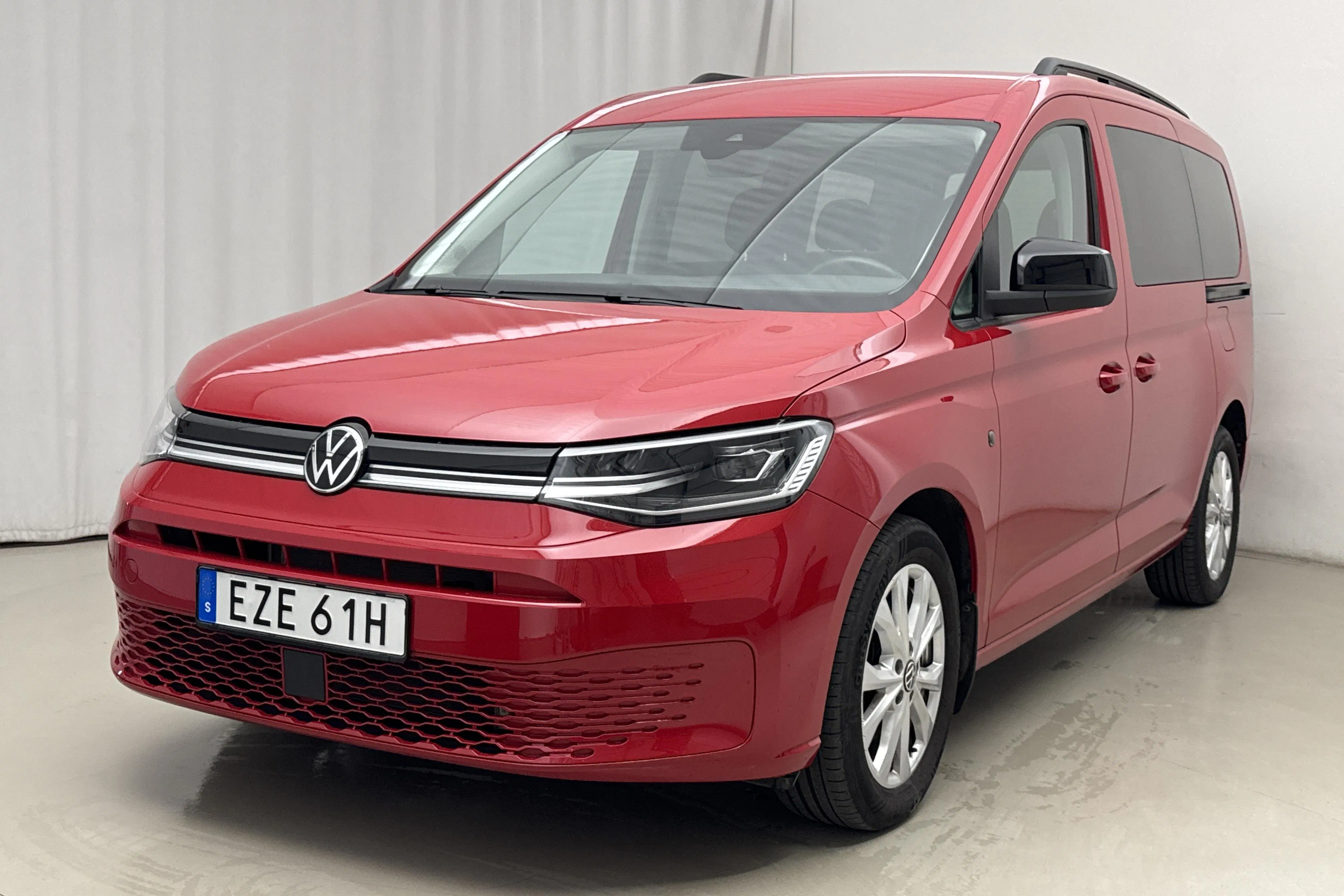 Presentation photo 1 of 20: VW Caddy Maxi 2.0 TDI (122hk) - 17 420 km - Automatic - red - 2023