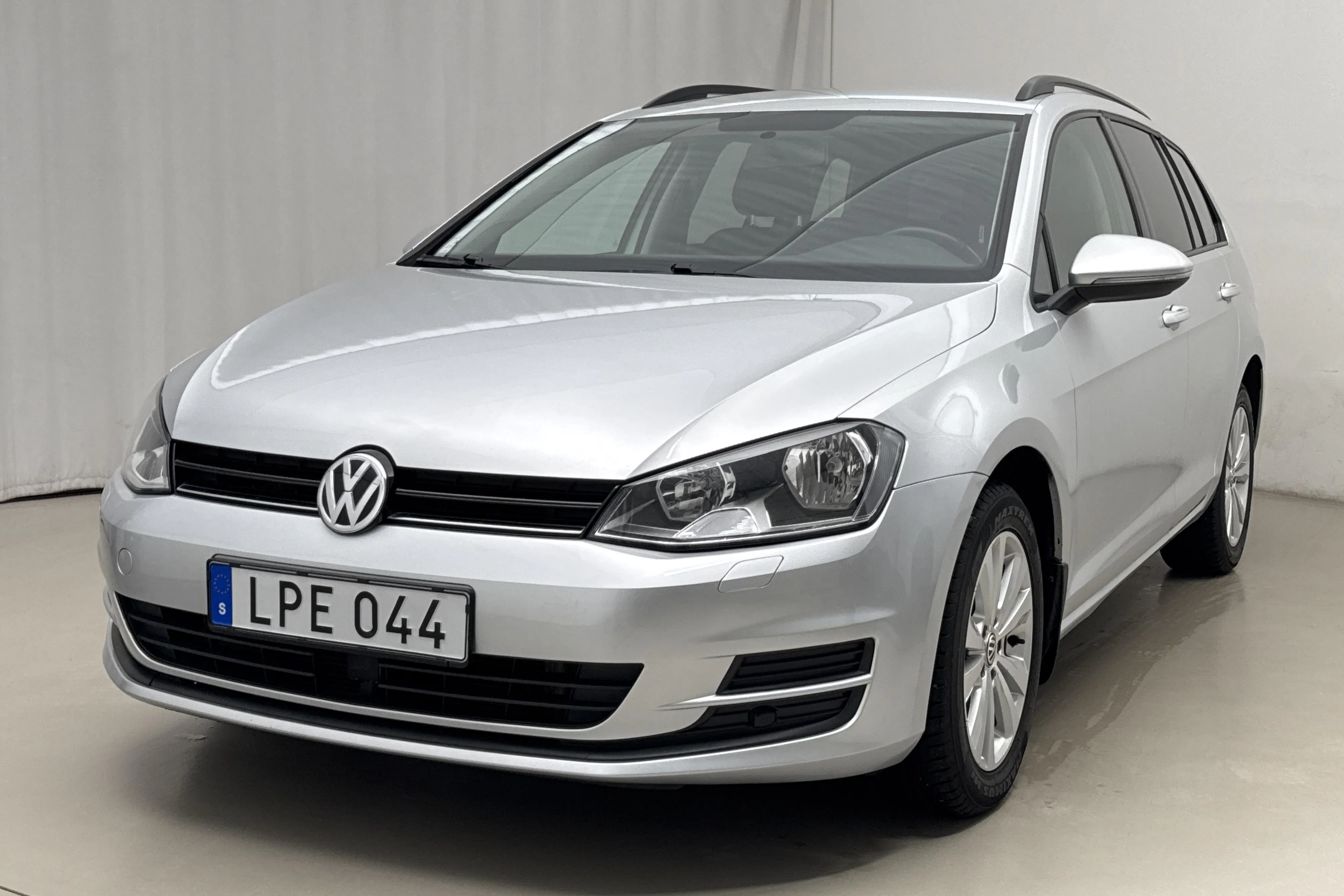 Presentationsfoto 1 av 16: VW Golf VII 1.4 TSI Multifuel Sportscombi (125hk) - 15 457 mil - Manuell - silver - 2015