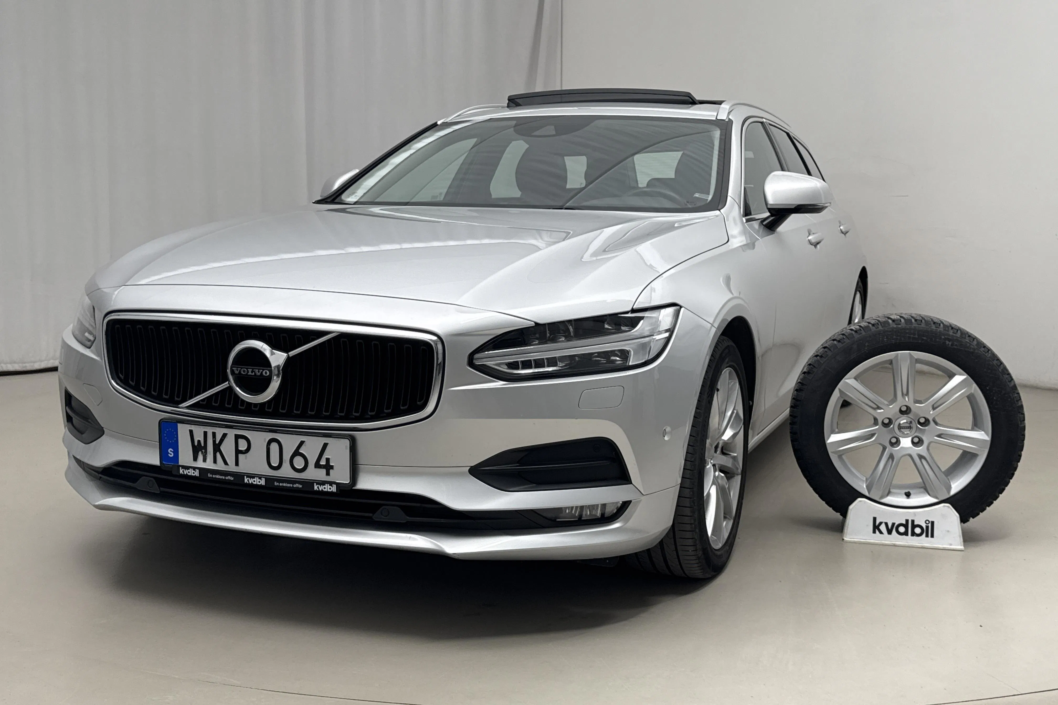 Presentation photo 1 of 23: Volvo V90 D3 (150hk) - 159 920 km - Automatic - silver - 2017