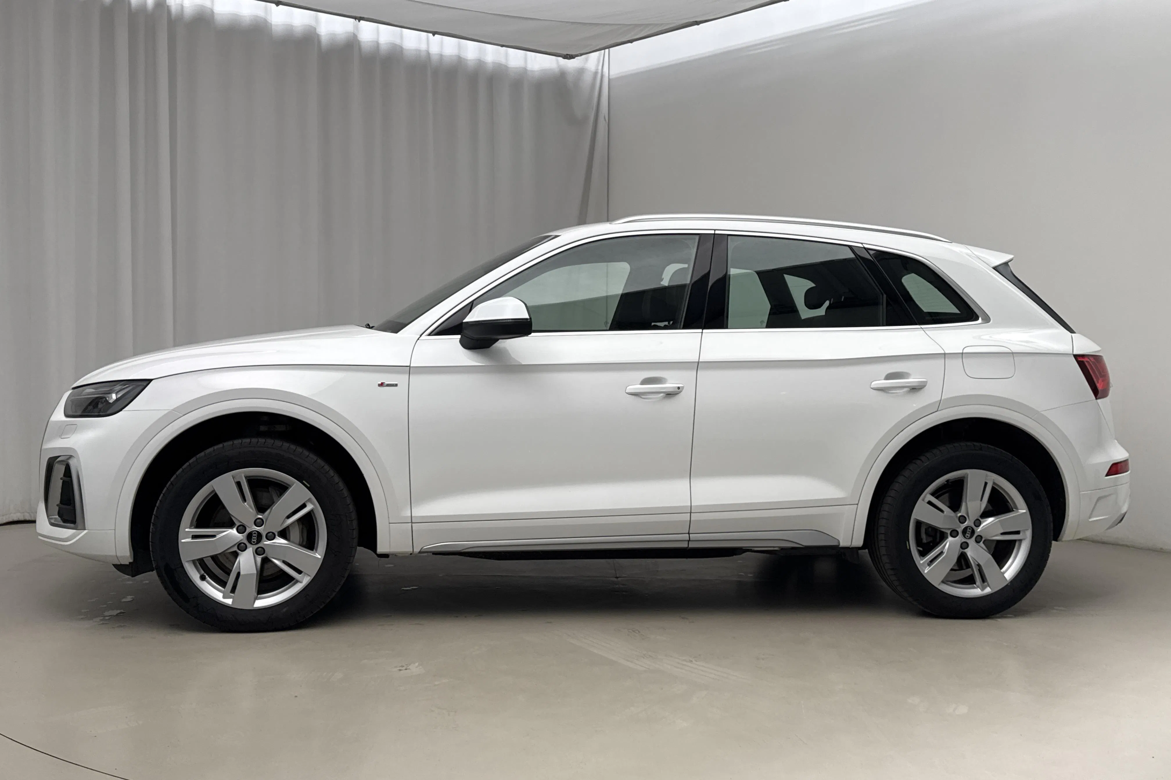 Presentation photo 2 of 22: Audi Q5 55 TFSI e quattro (367hk) - 53 330 km - Automatic - white - 2023