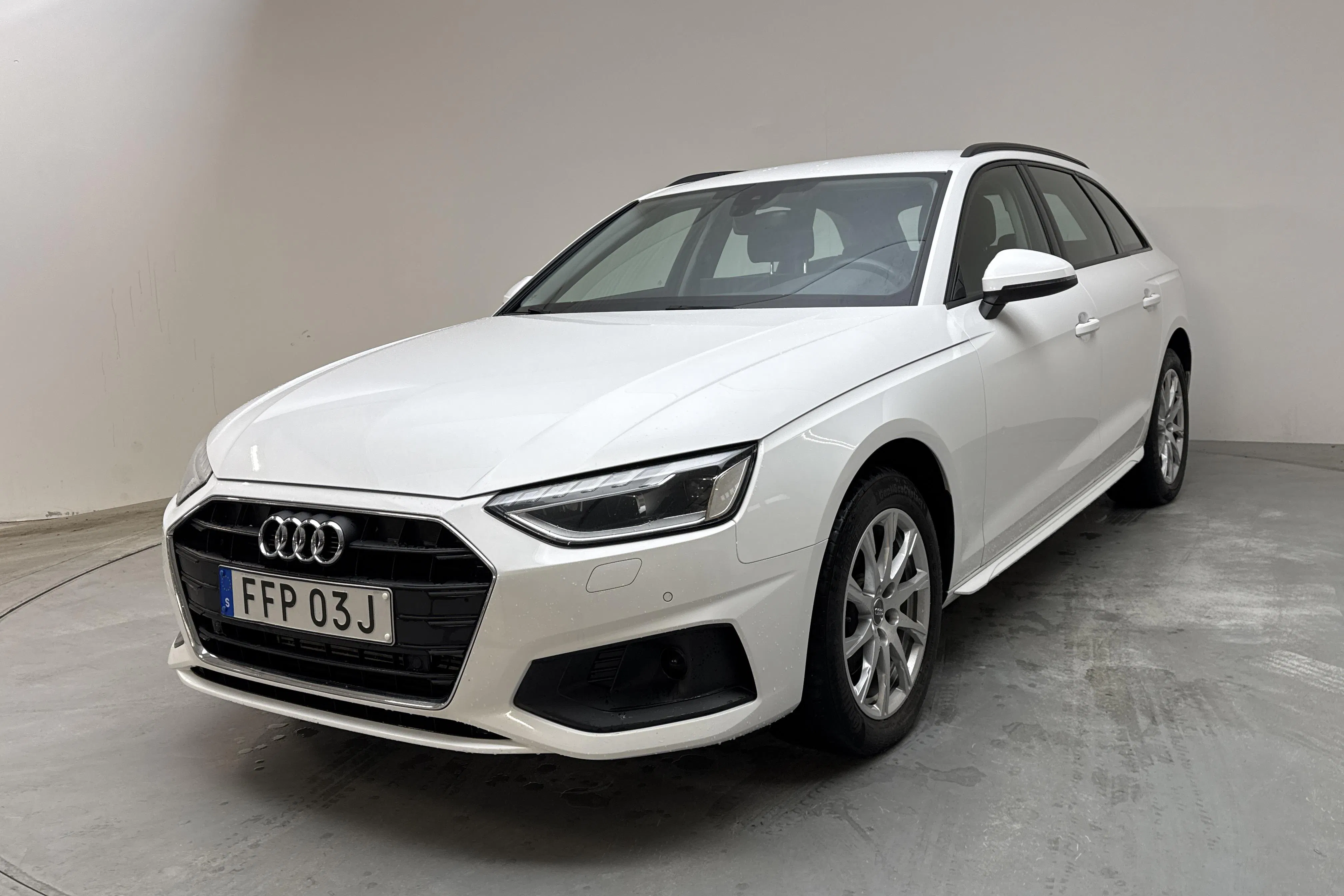 Presentation photo 1 of 13: Audi A4 2.0 TFSI g-tron Avant (170hk) - 93 110 km - Automatic - white - 2021
