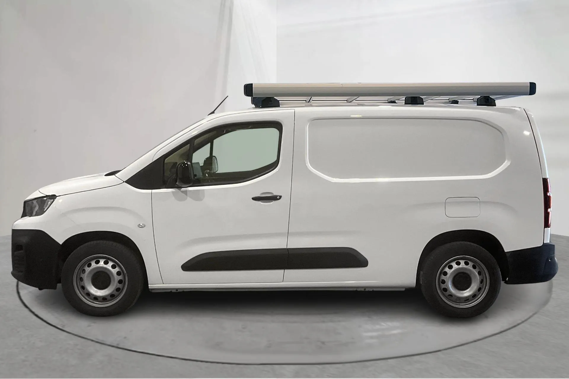 Presentationsfoto 2 av 14: Peugeot Partner 1.5 HDI Skåp (130hk) - 8 893 mil - Automat - vit - 2022