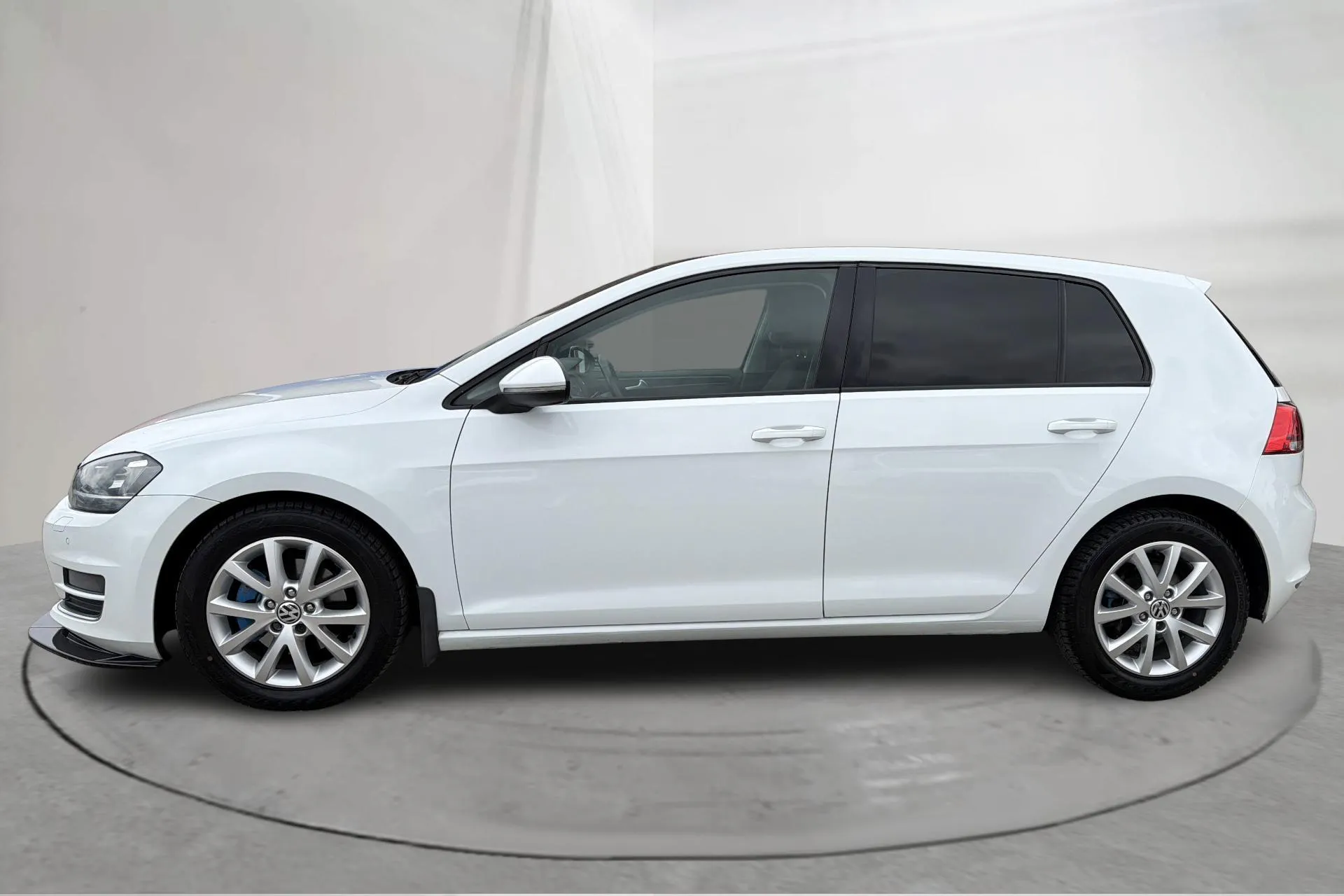 Presentation photo 2 of 16: VW Golf VII 2.0 TDI BlueMotion Technology 5dr 4Motion (150hk) - 232 880 km - Manual - white - 2014