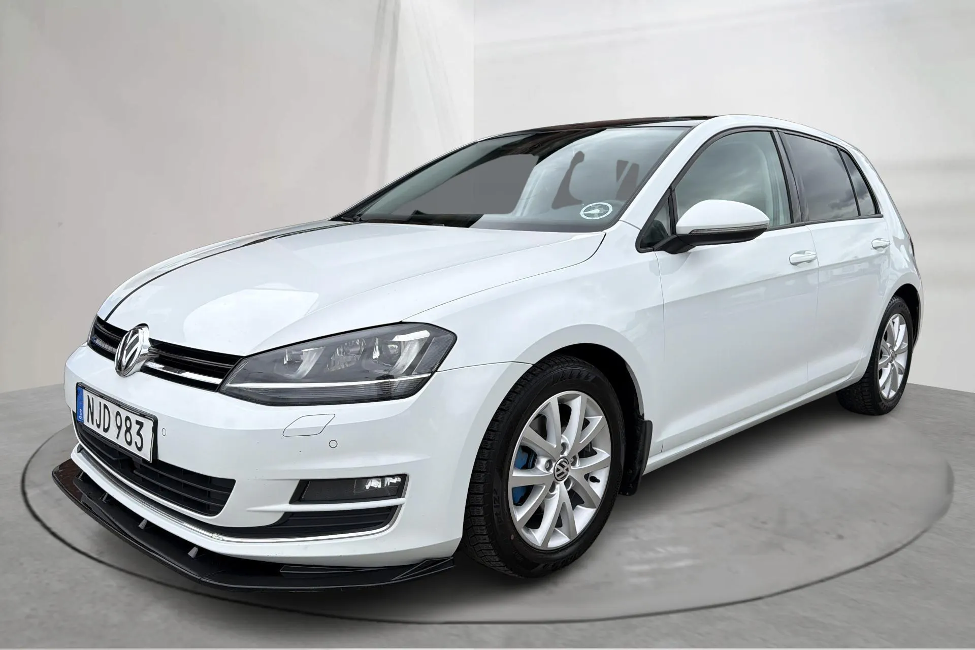 Presentation photo 1 of 16: VW Golf VII 2.0 TDI BlueMotion Technology 5dr 4Motion (150hk) - 232 880 km - Manual - white - 2014