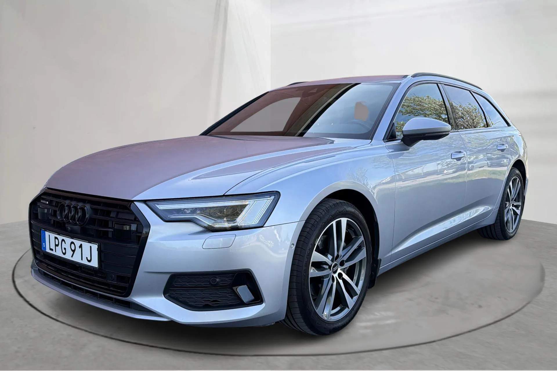 Presentationsfoto 1 av 18: Audi A6 Avant 40 TDI quattro (204hk) - 12 569 mil - Automat - silver - 2023