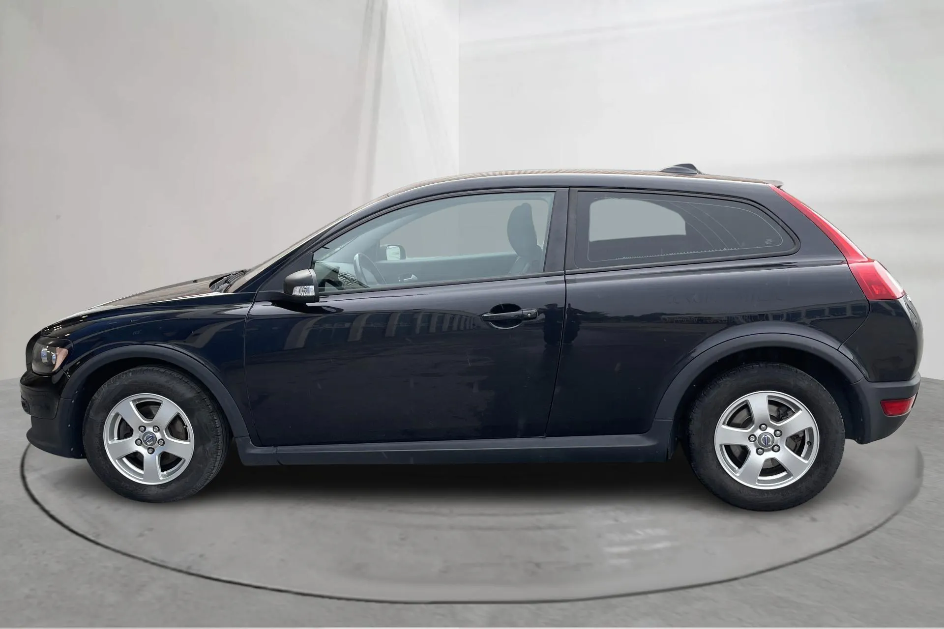 Presentationsfoto 2 av 14: Volvo C30 1.8 Flexifuel (125hk) - 12 509 mil - Manuell - svart - 2008