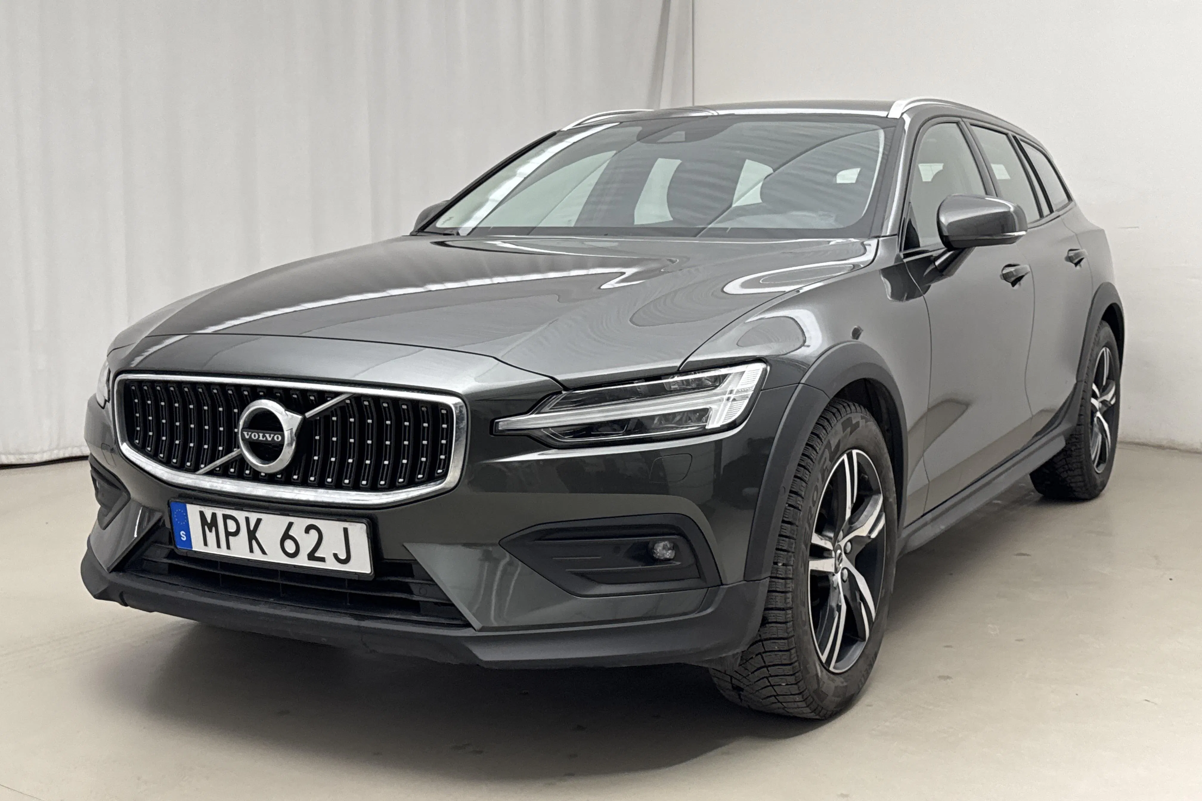 Presentation photo 1 of 21: Volvo V60 D4 Cross Country AWD (190hk) - 56 000 km - Automatic - Dark Grey - 2021