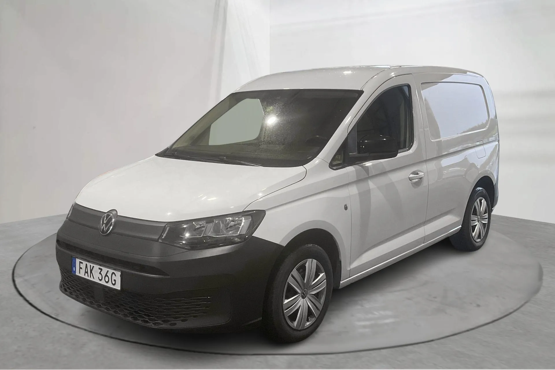 Presentationsfoto 1 av 13: VW Caddy Cargo 2.0 TDI Skåp (122hk) - 14 745 mil - Automat - vit - 2023
