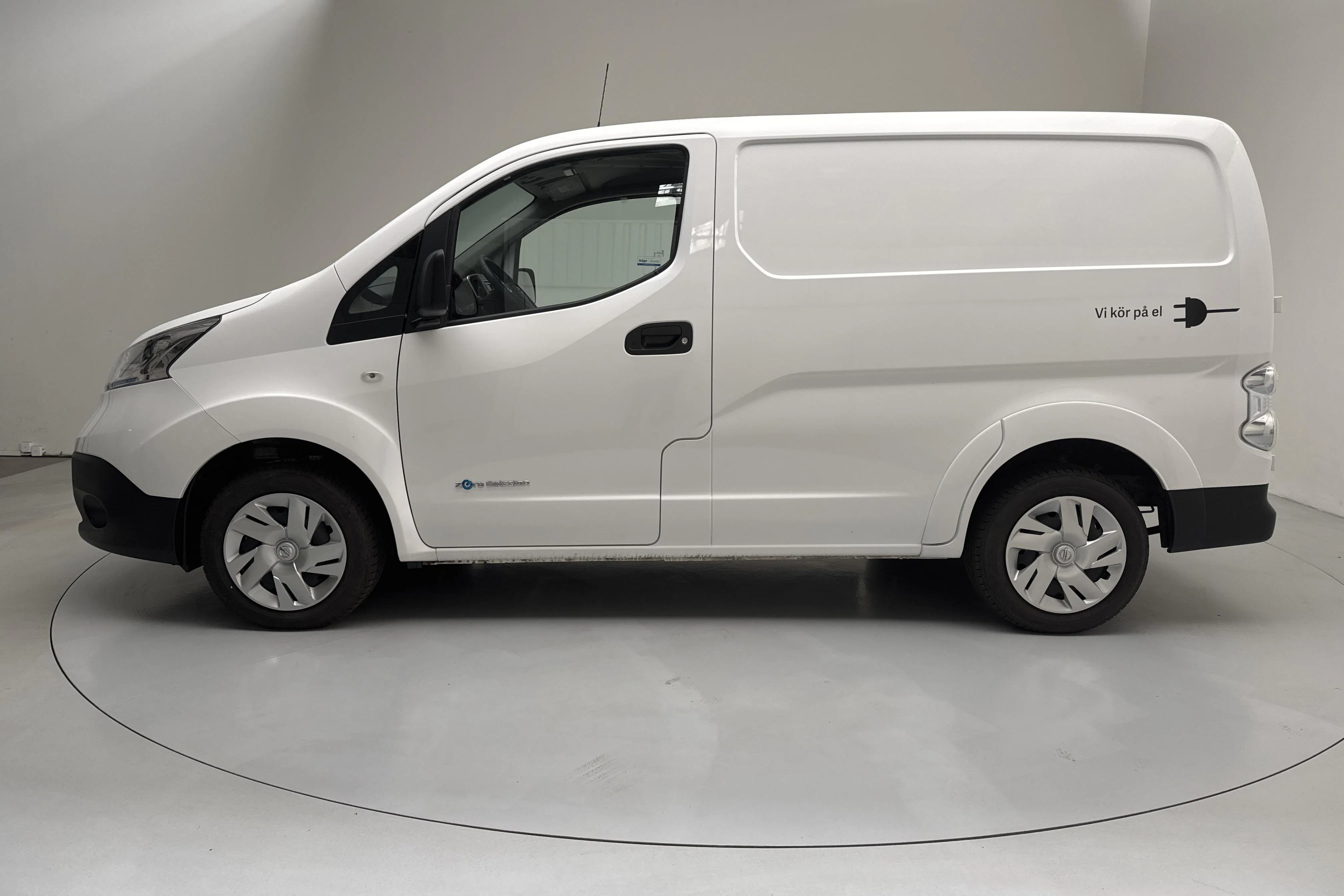 Presentation photo 2 of 15: Nissan e-NV200 40kWh (109hk) - 13 160 km - Automatic - white - 2021