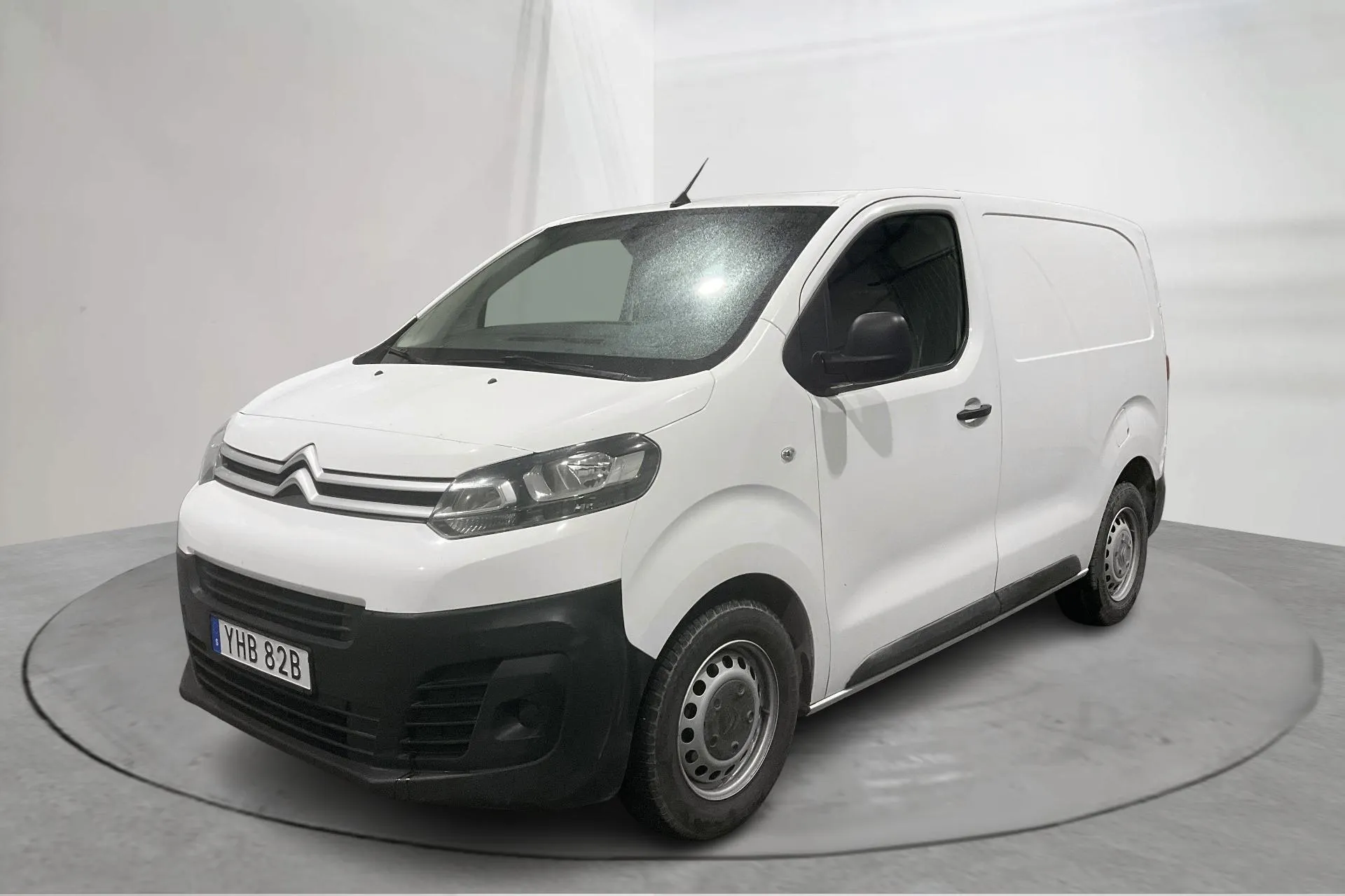 Presentationsfoto 1 av 13: Citroën Jumpy III 2.0 BlueHDI Skåp (100hk) - 16 360 mil - Manuell - vit - 2020