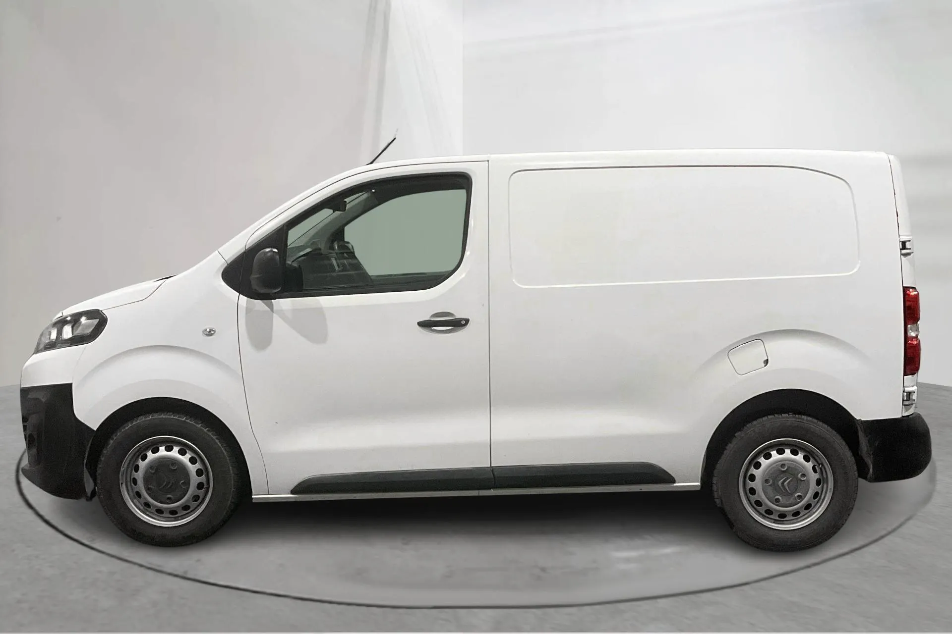 Presentationsfoto 2 av 13: Citroën Jumpy III 2.0 BlueHDI Skåp (100hk) - 16 360 mil - Manuell - vit - 2020