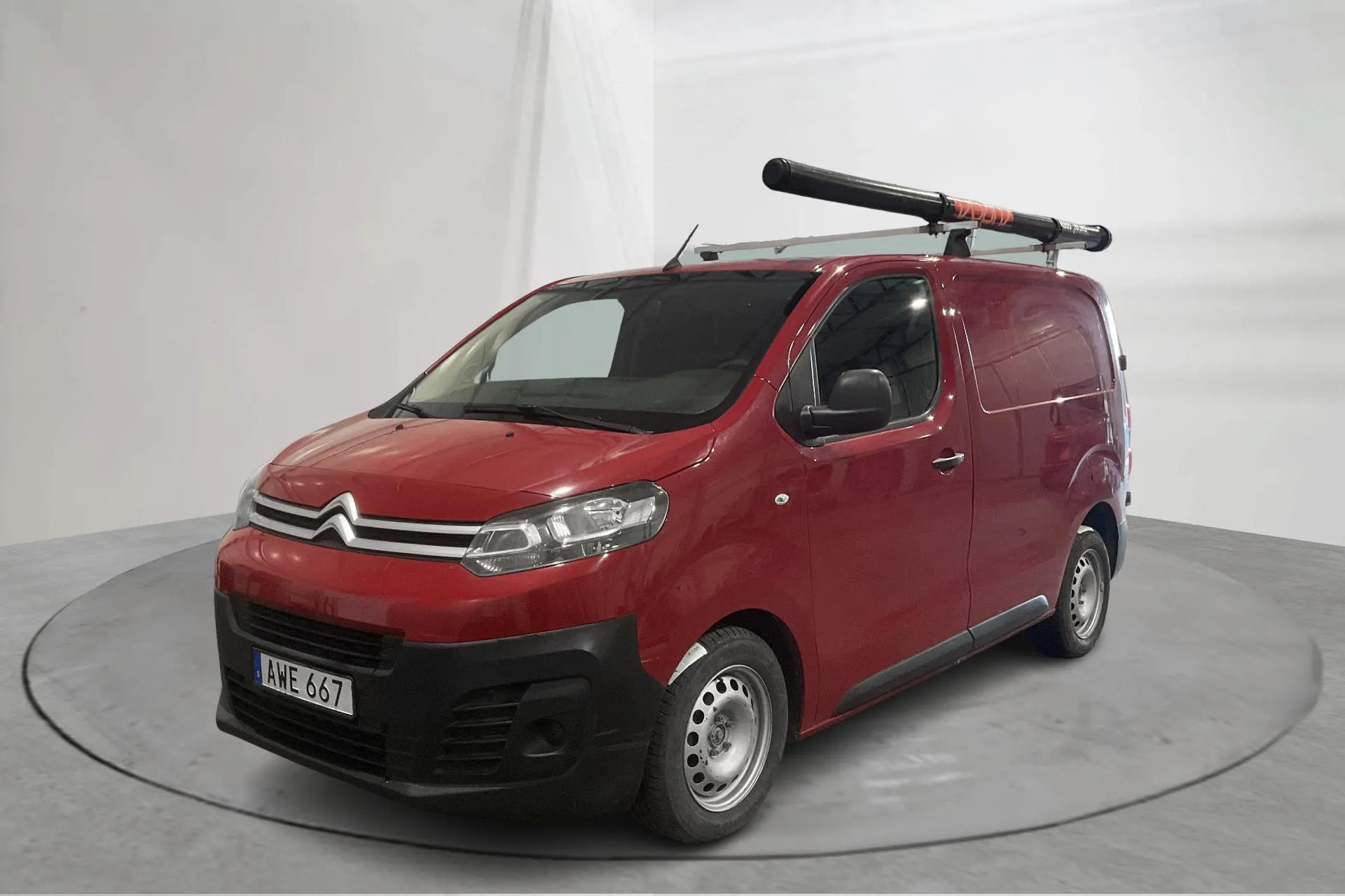 Presentationsfoto 1 av 14: Citroën Jumpy III 2.0 BlueHDI Skåp (95hk) - 15 501 mil - Manuell - röd - 2017