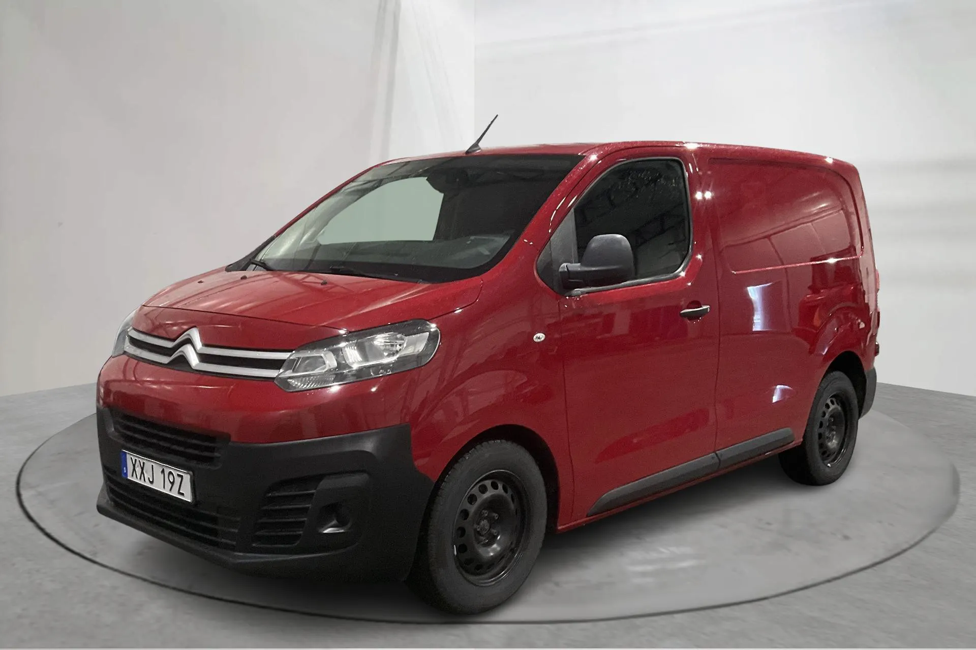 Presentationsfoto 1 av 12: Citroën Jumpy III 2.0 BlueHDI Skåp (95hk) - 13 331 mil - Manuell - röd - 2019