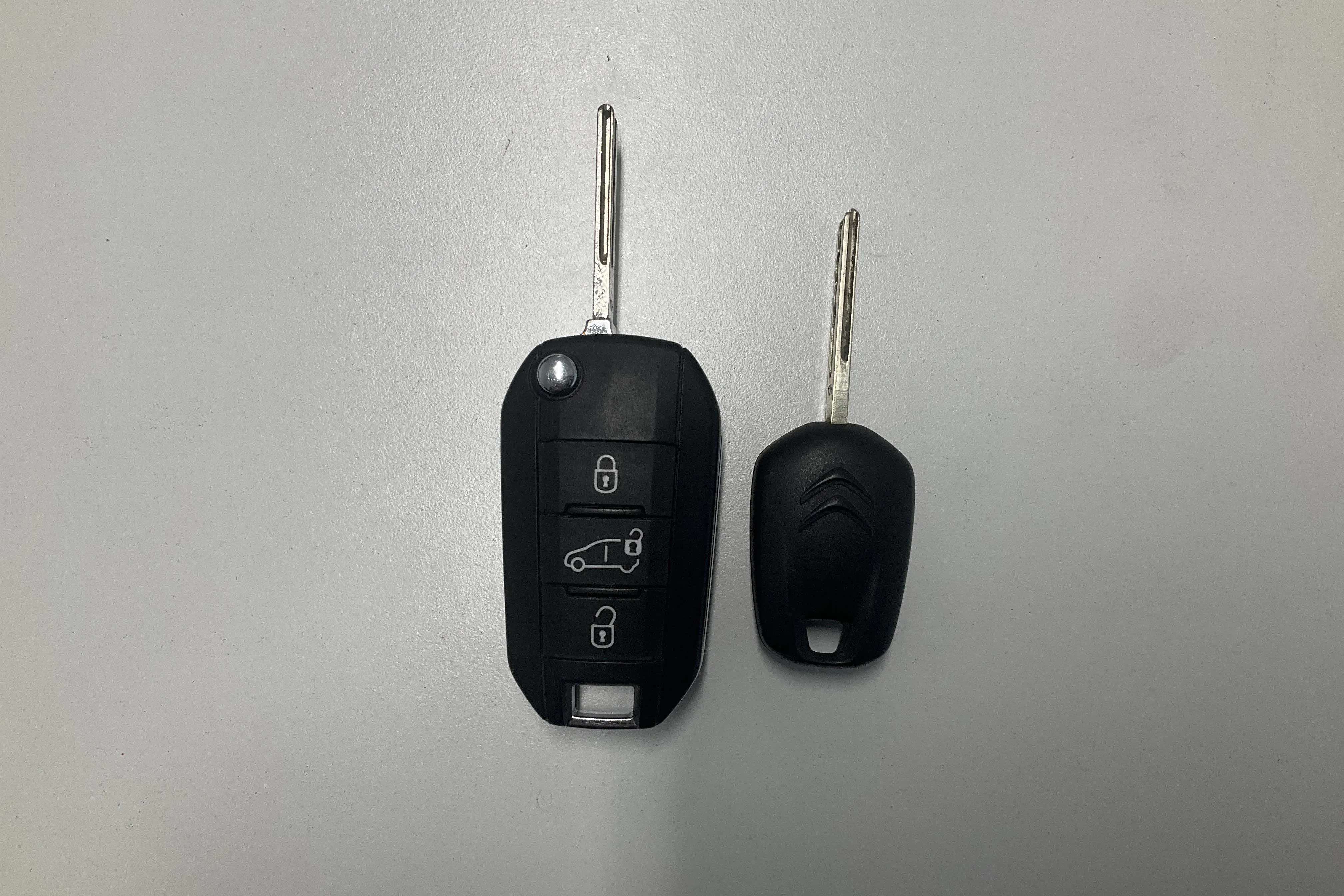 Presentation photo 22 of 22: Citroën Jumpy III 1.6 BlueHDI Skåp (95hk) - 141 340 km - Manual - red - 2018