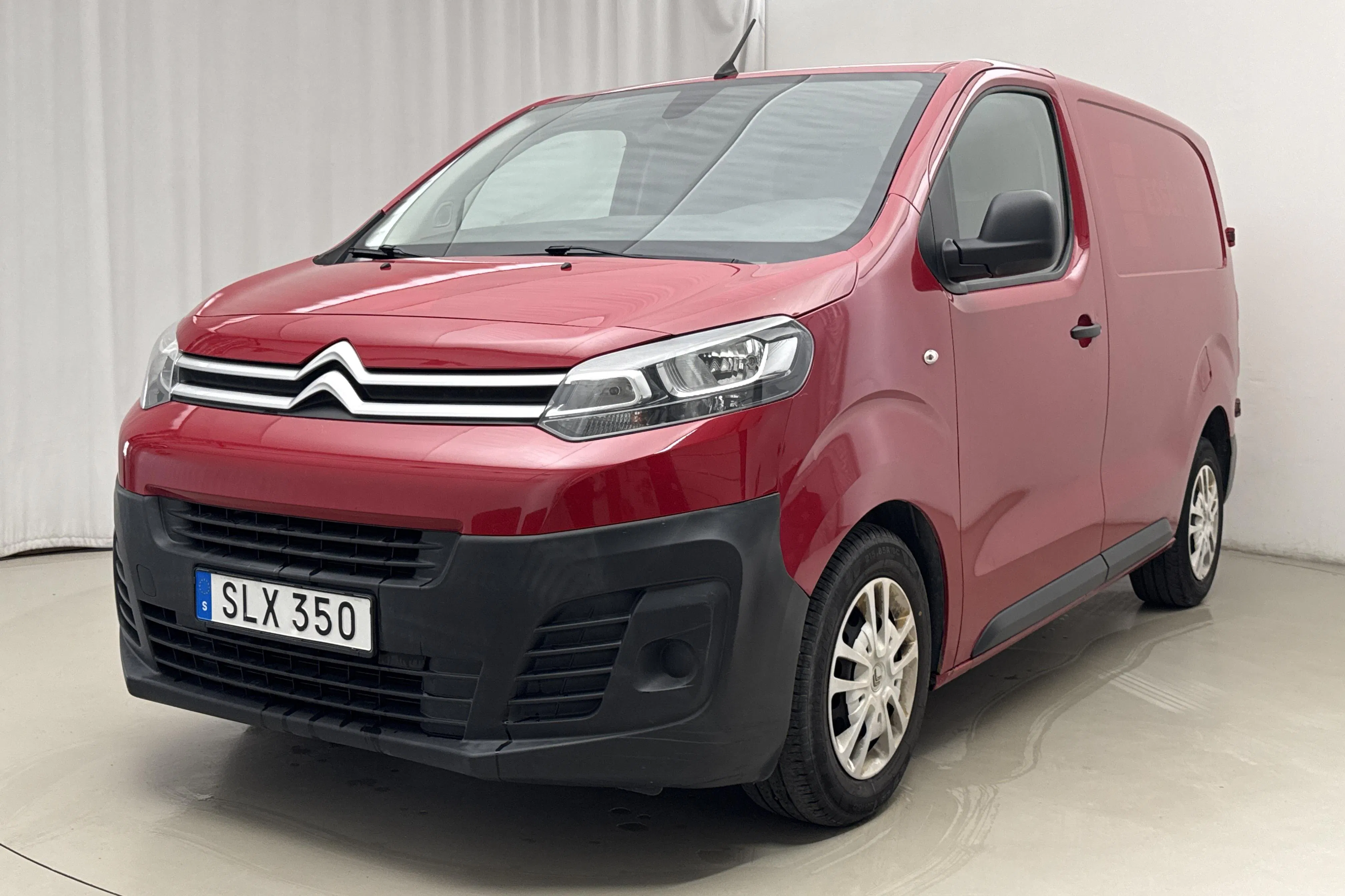 Presentation photo 1 of 22: Citroën Jumpy III 1.6 BlueHDI Skåp (95hk) - 141 340 km - Manual - red - 2018