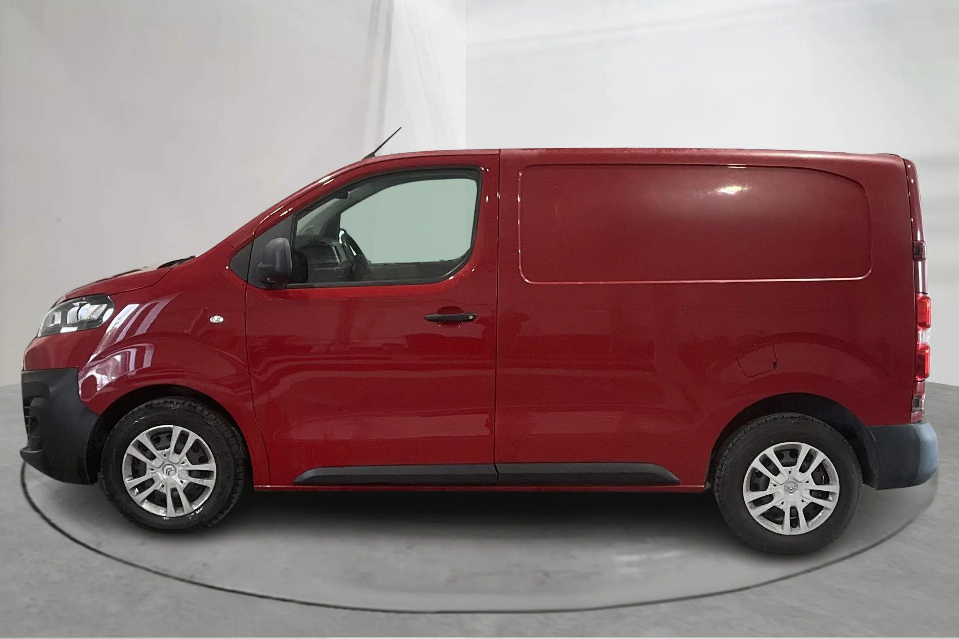 Presentation photo 2 of 12: Citroën Jumpy III 2.0 BlueHDI Skåp (95hk) - 144 400 km - Manual - red - 2019
