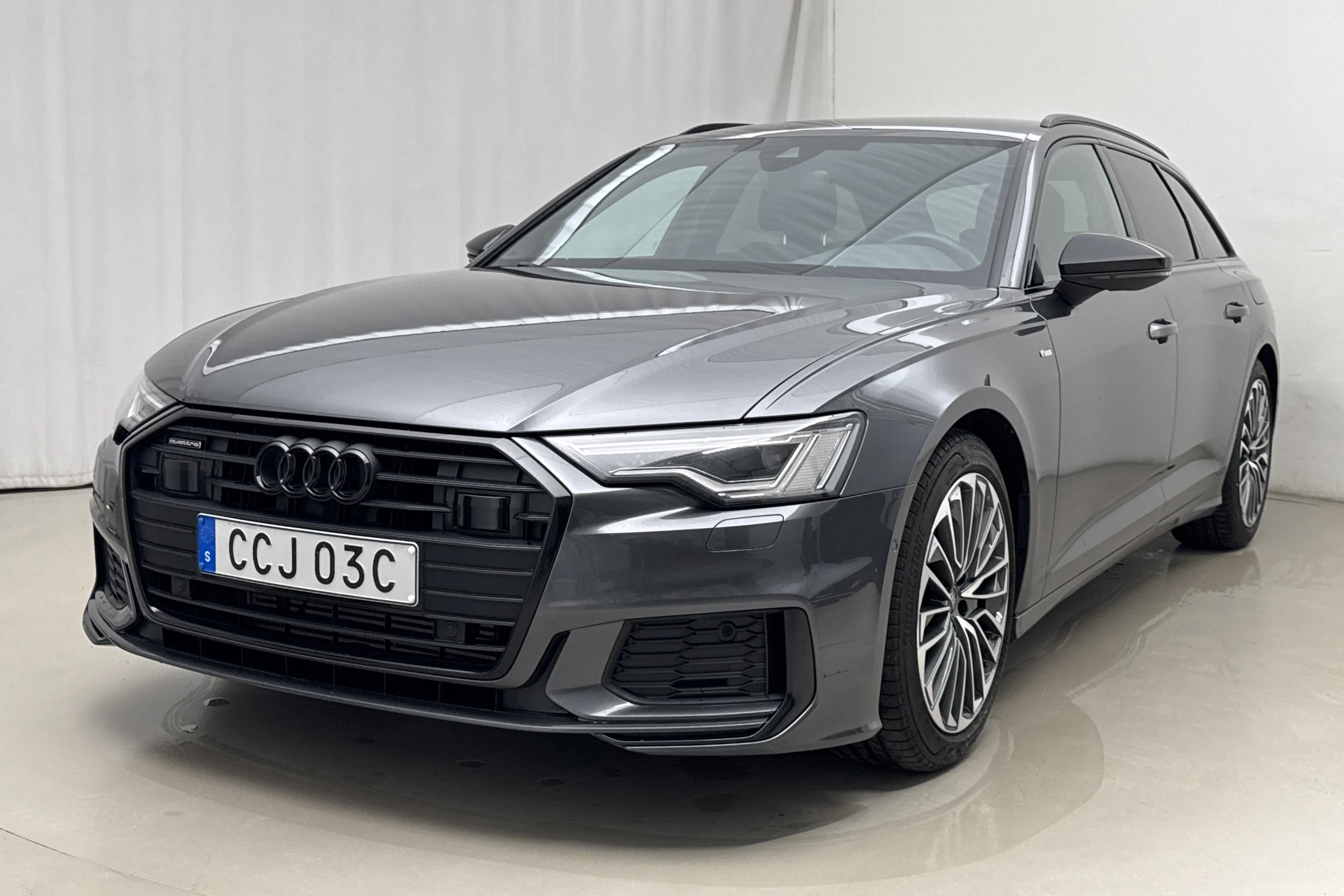 Presentationsfoto 1 av 20: Audi A6 Avant 55 TFSI e quattro (367hk) - 7 546 mil - Automat - grå - 2023