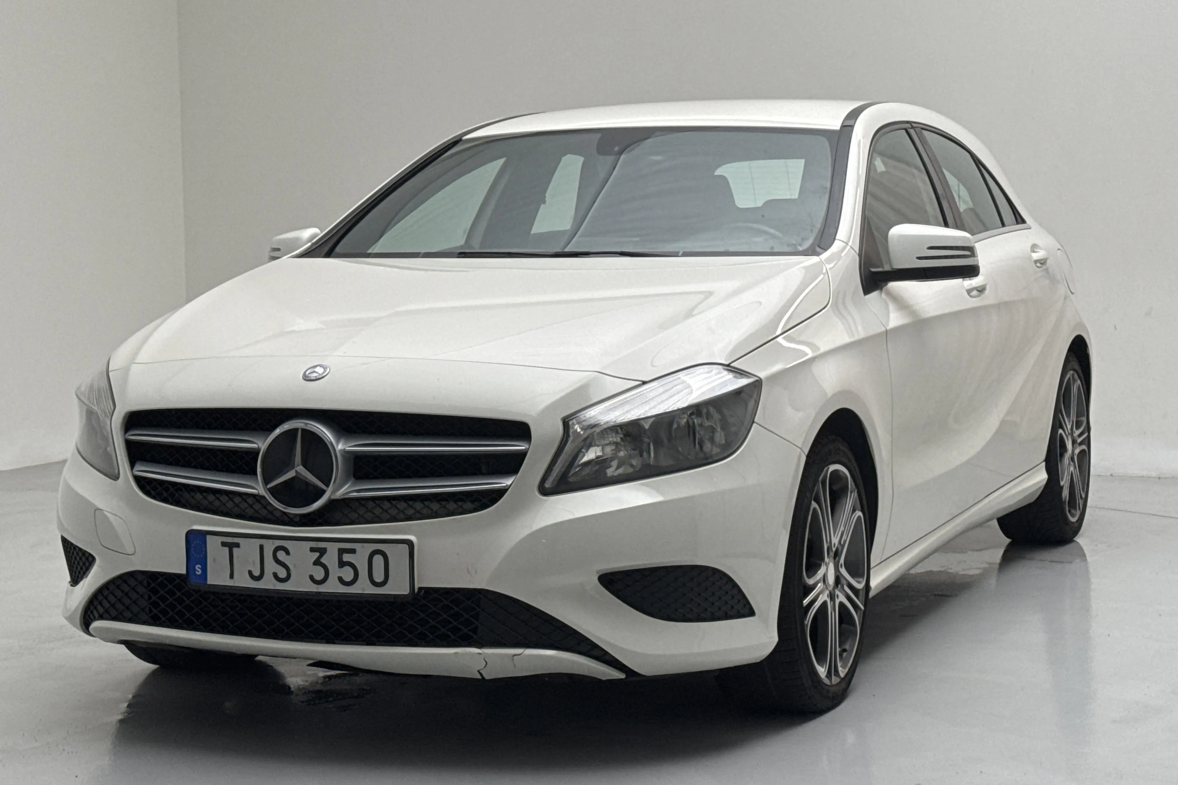 Presentation photo 1 of 11: Mercedes A 180 CDI 5dr W176 (109hk) - 198 080 km - Manual - white - 2015