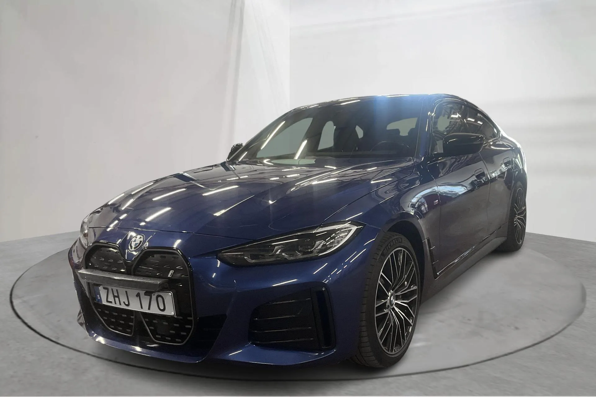 Presentationsfoto 1 av 19: BMW i4 eDrive40, G26 (340hk) - 8 388 mil - Automat - blå - 2024