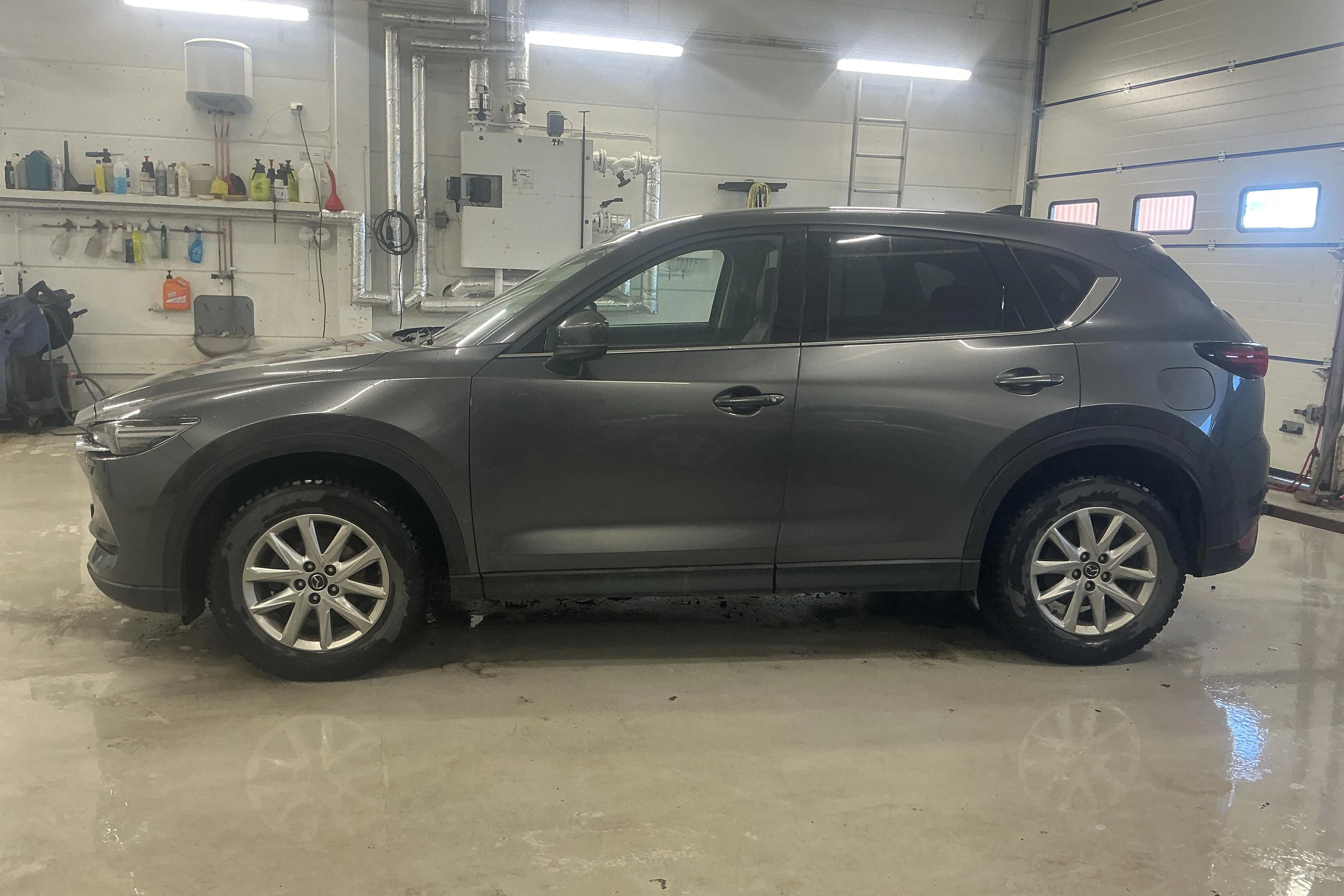 Presentationsfoto 2 av 16: Mazda CX-5 2.2 DE AWD (175hk) - 15 062 mil - Automat - grå - 2017