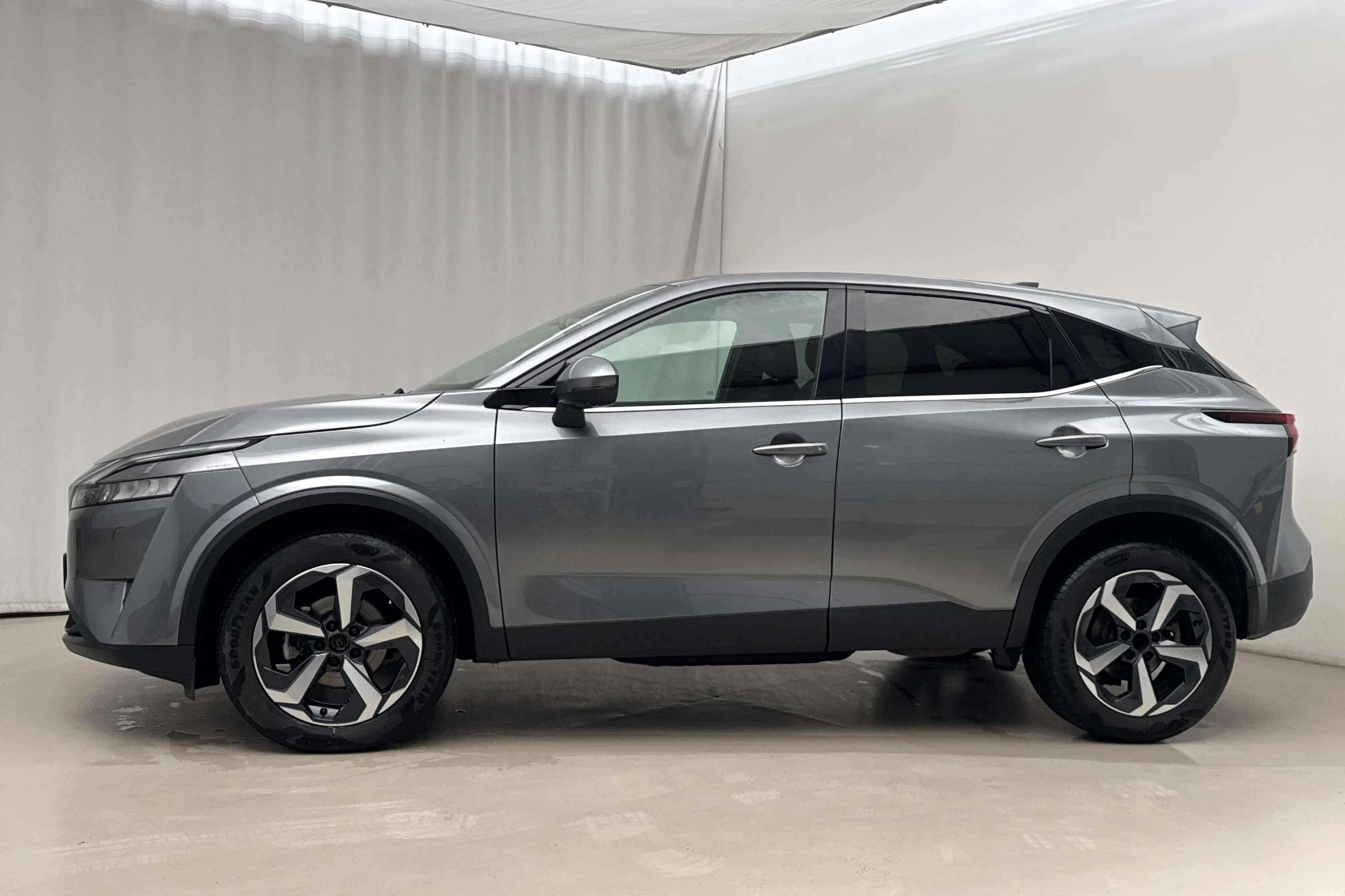 Presentationsfoto 2 av 18: Nissan Qashqai 1.3 MHEV (158hk) - 2 584 mil - Automat - grå - 2023
