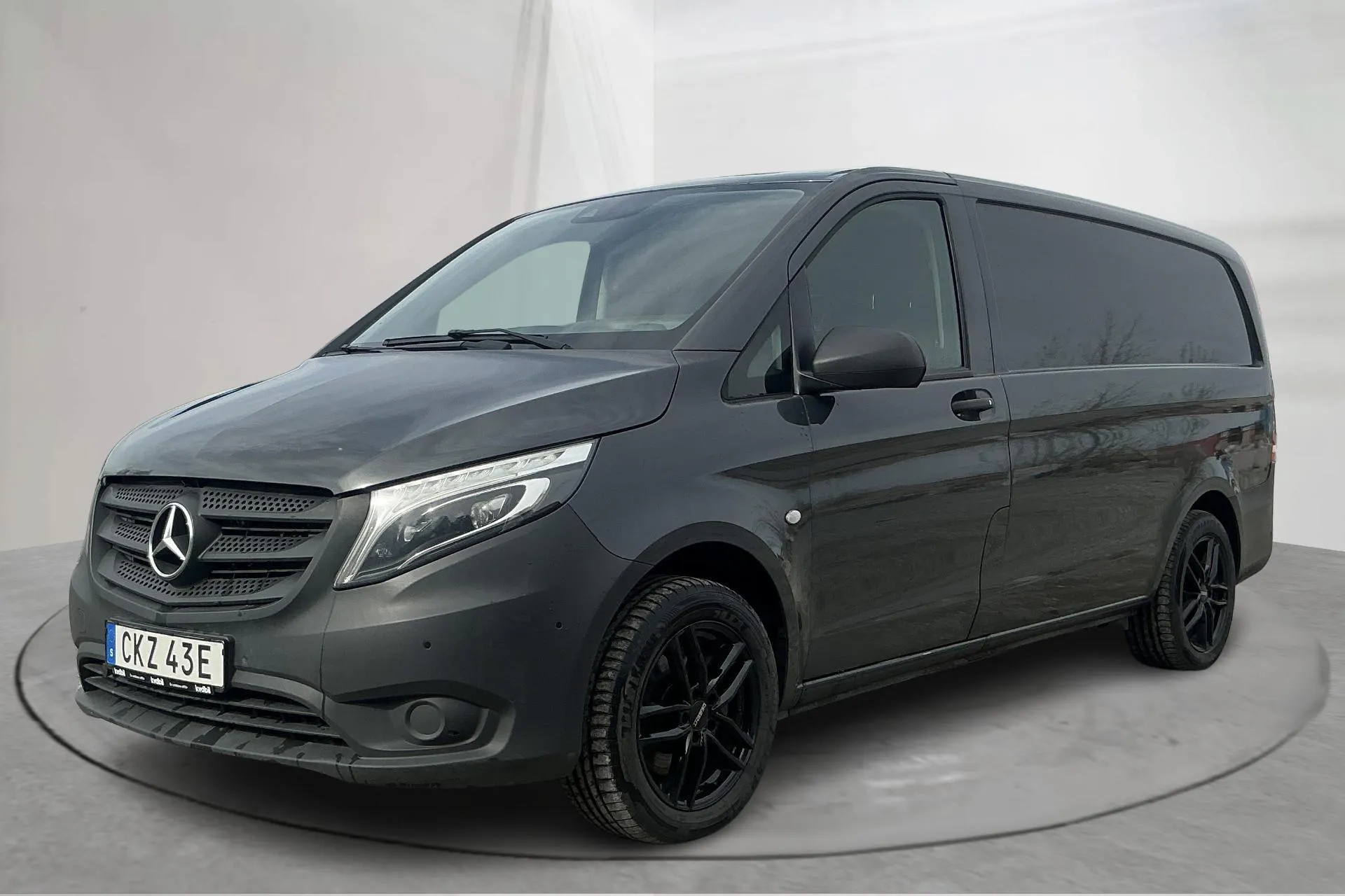 Presentationsfoto 1 av 17: Mercedes Vito 119 BlueTEC 4MATIC W640 (190hk) - 15 068 mil - Automat - Dark Grey - 2020