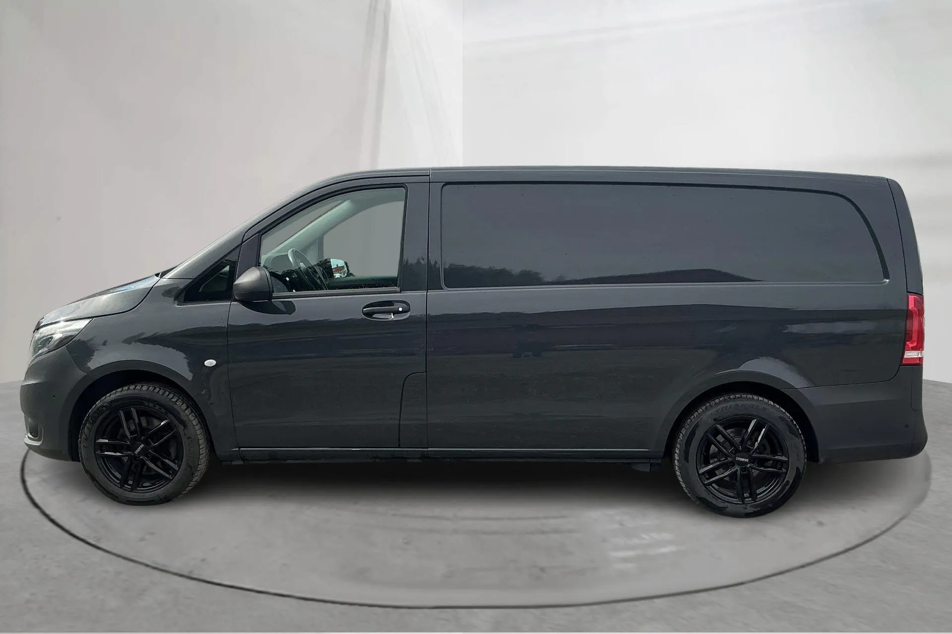 Presentationsfoto 2 av 17: Mercedes Vito 119 BlueTEC 4MATIC W640 (190hk) - 15 068 mil - Automat - Dark Grey - 2020