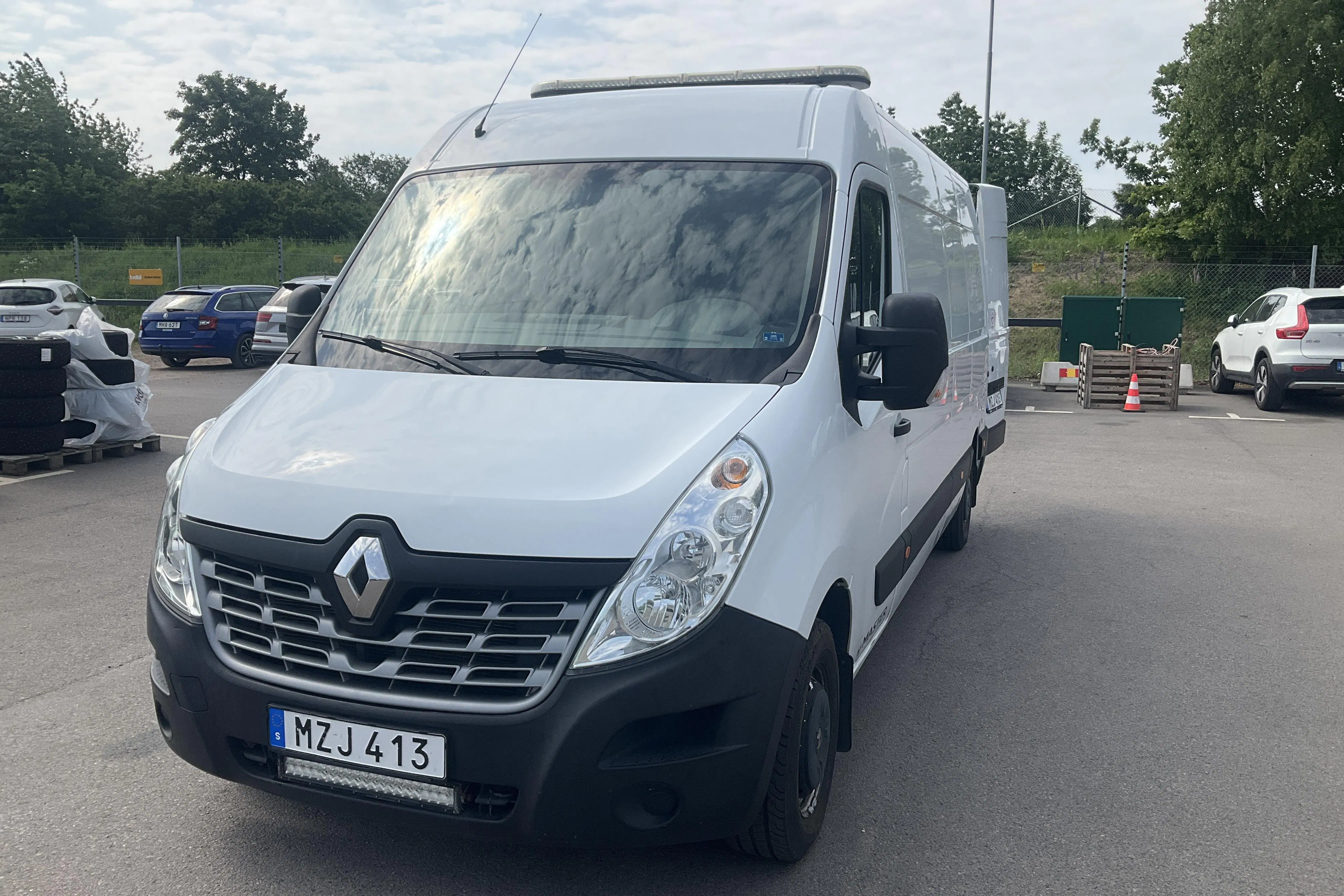 Presentationsfoto 1 av 13: Renault Master 2.3 dCi FAP 2WD (125hk) - 12 323 mil - Manuell - vit - 2016