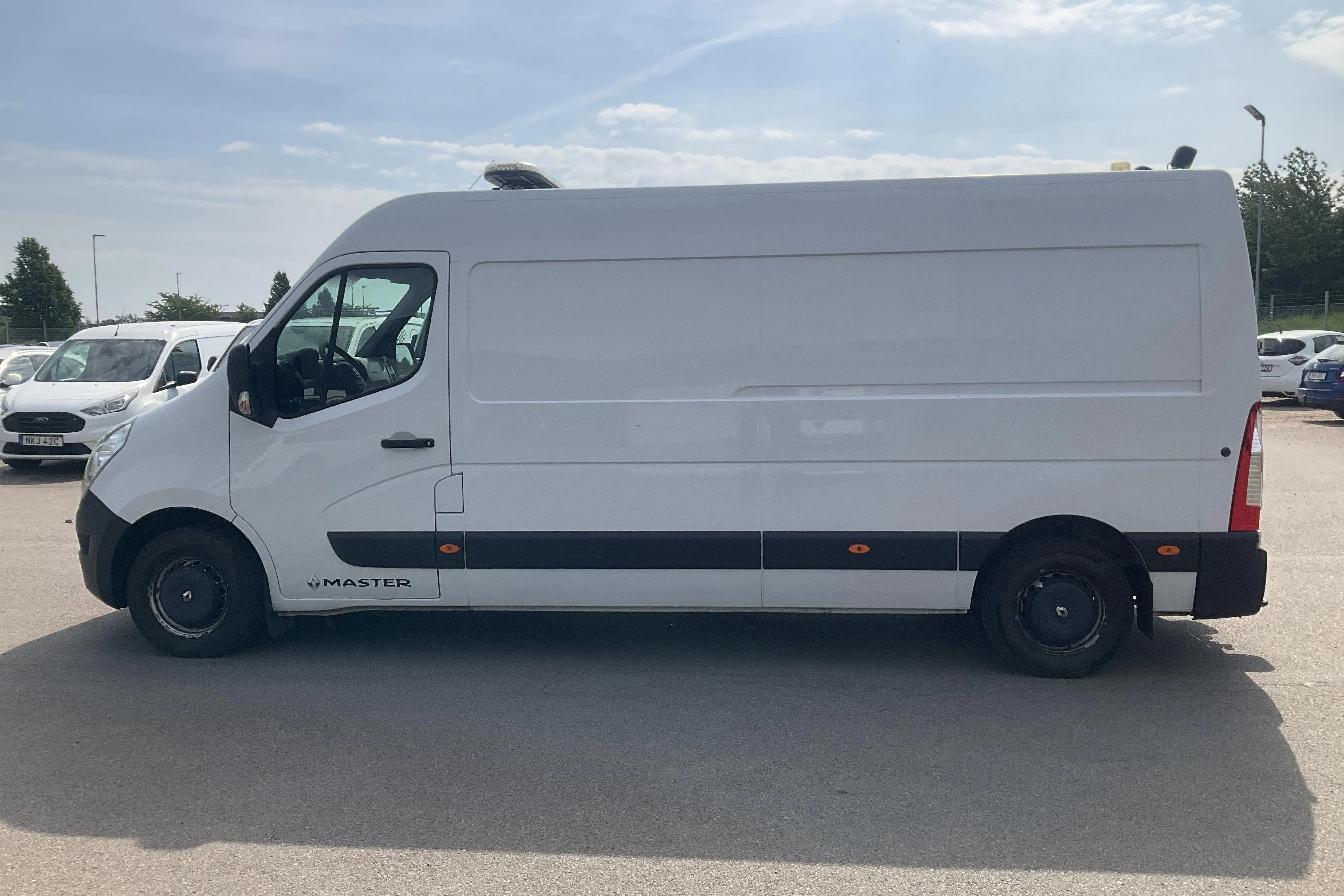 Presentationsfoto 2 av 13: Renault Master 2.3 dCi FAP 2WD (125hk) - 12 323 mil - Manuell - vit - 2016