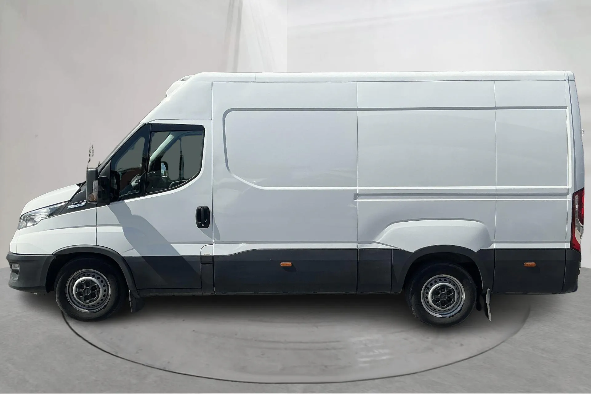 Presentationsfoto 2 av 14: Iveco Daily 35 2.3 (136hk) - 4 257 mil - Automat - vit - 2020