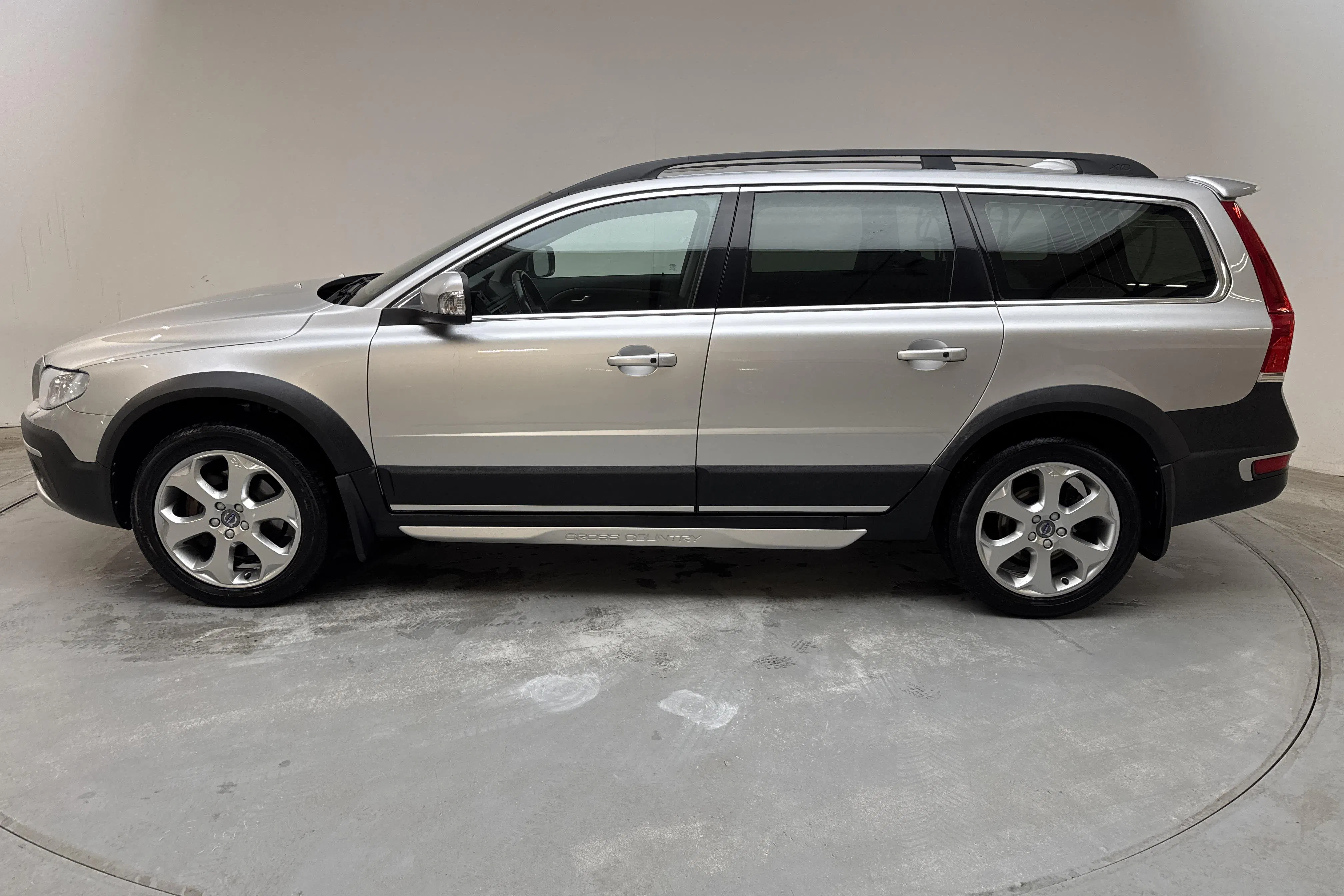 Presentationsfoto 2 av 13: Volvo XC70 II D4 2WD (181hk) - 30 530 mil - Automat - silver - 2016