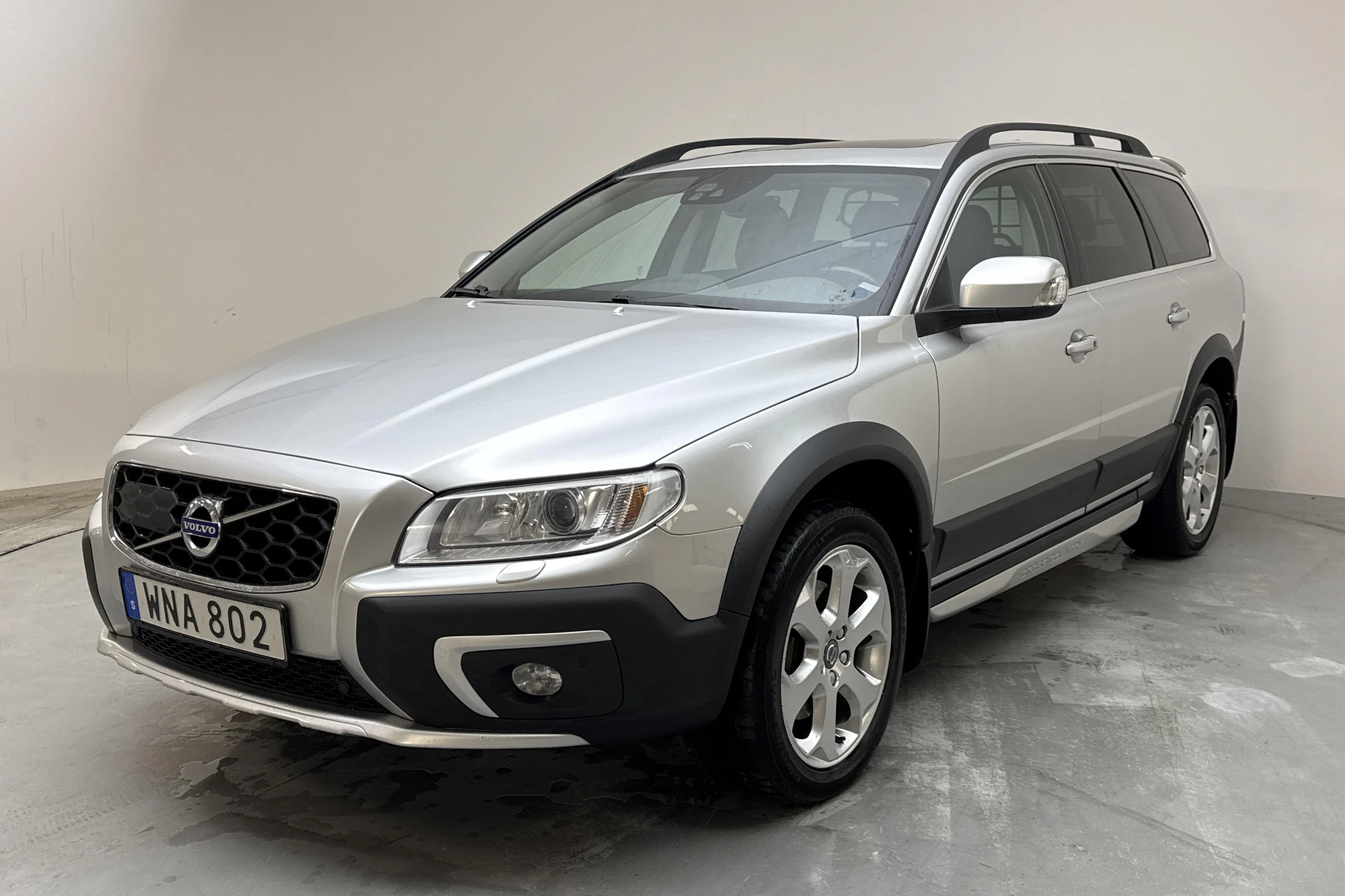 Presentationsfoto 1 av 13: Volvo XC70 II D4 2WD (181hk) - 30 530 mil - Automat - silver - 2016