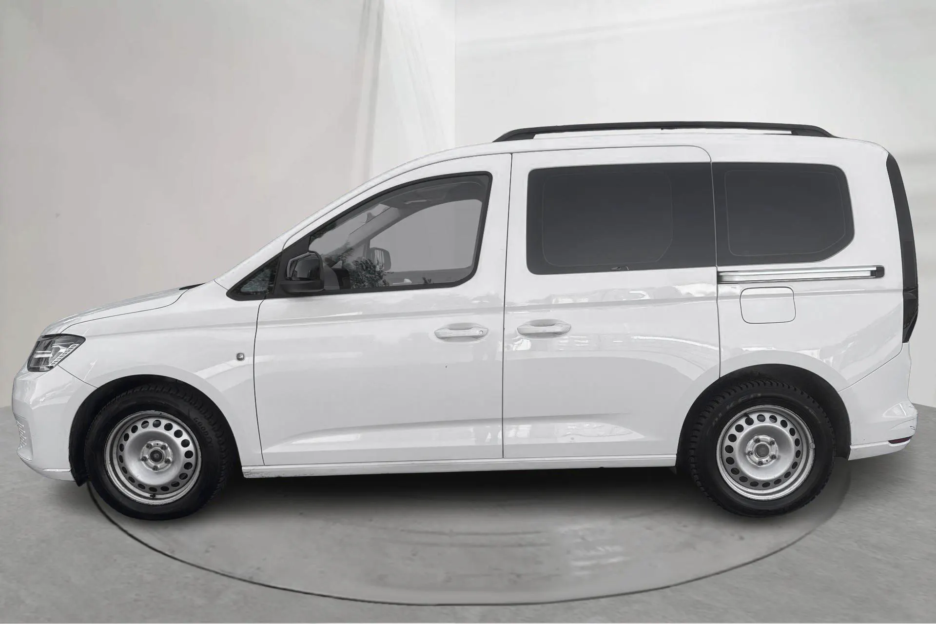 Presentationsfoto 2 av 15: VW Caddy Life 2.0 TDI (122hk) - 9 138 mil - Automat - vit - 2022