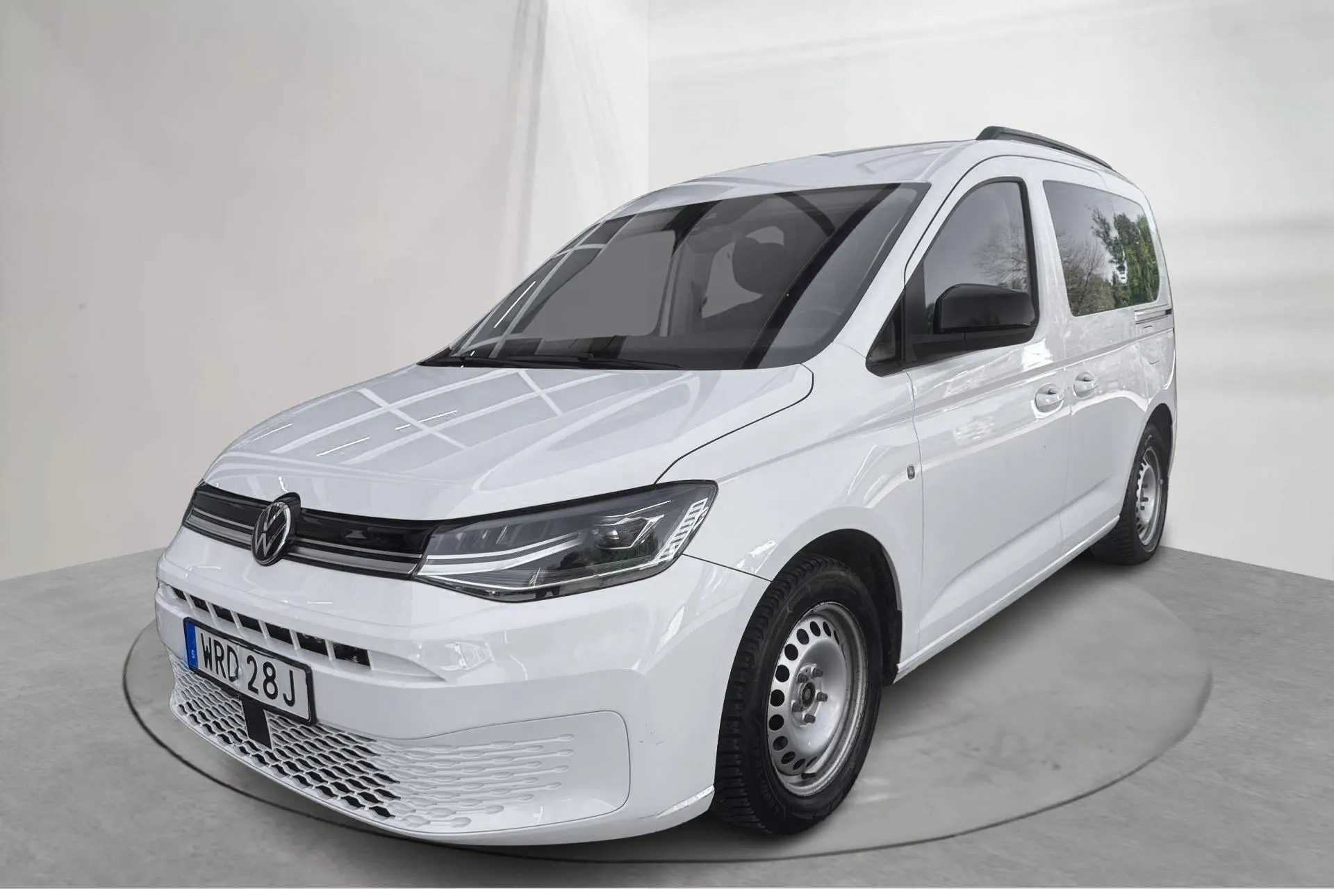 Presentationsfoto 1 av 15: VW Caddy Life 2.0 TDI (122hk) - 9 138 mil - Automat - vit - 2022