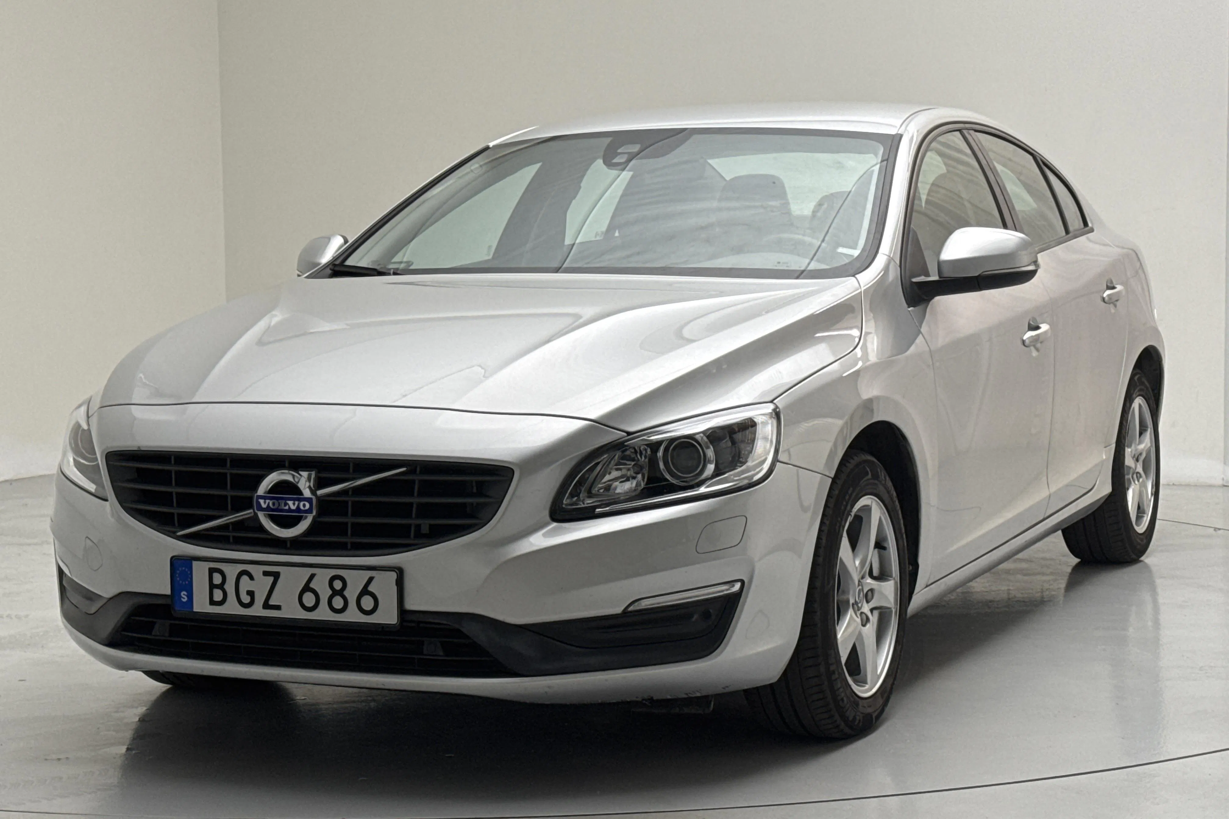 Presentation photo 1 of 14: Volvo S60 T3 (152hk) - 52 650 km - Automatic - silver - 2018