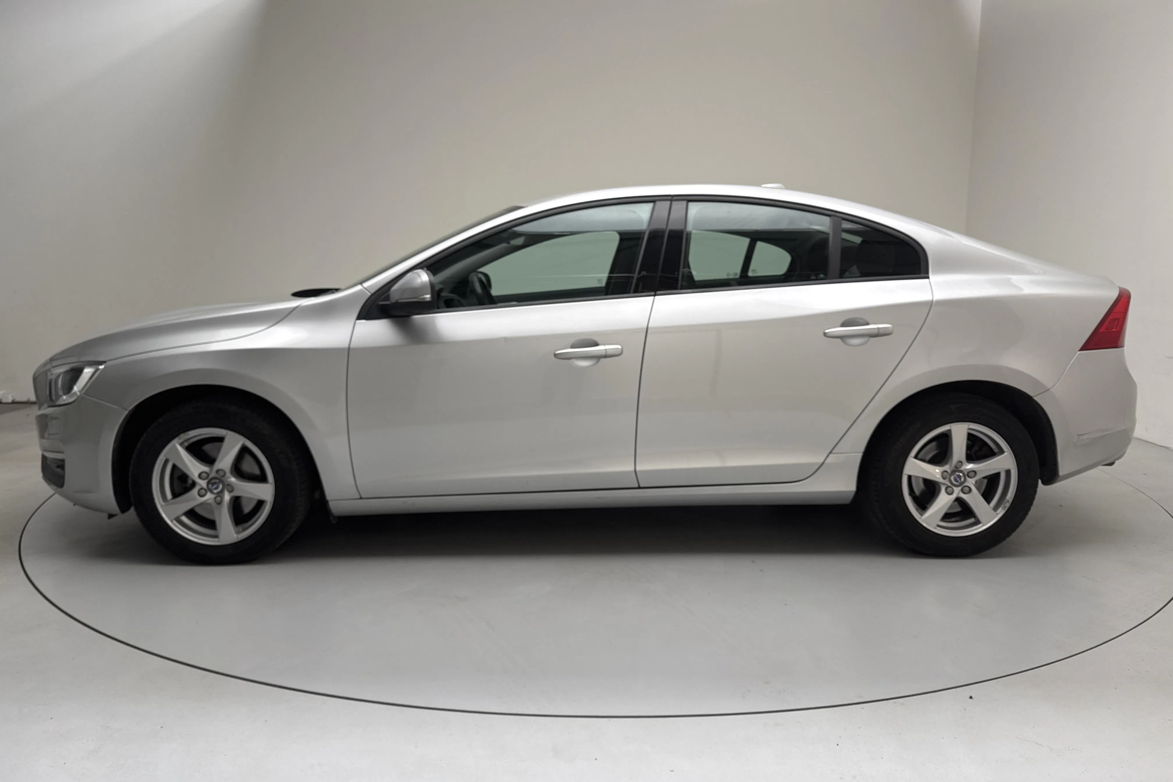 Presentation photo 2 of 14: Volvo S60 T3 (152hk) - 52 650 km - Automatic - silver - 2018