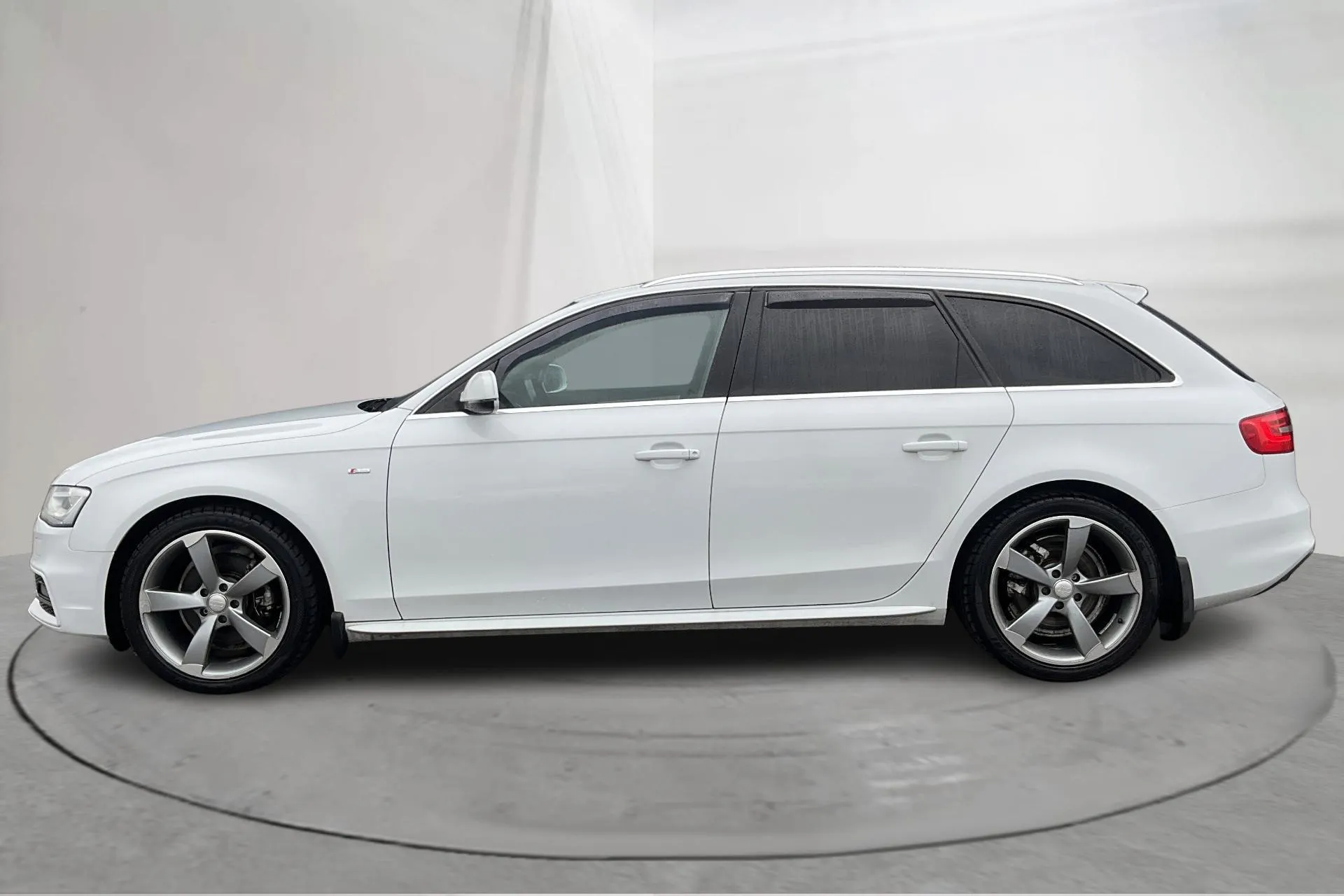 Presentation photo 2 of 15: Audi A4 2.0 TDI Avant quattro (177hk) - 188 750 km - Automatic - white - 2014