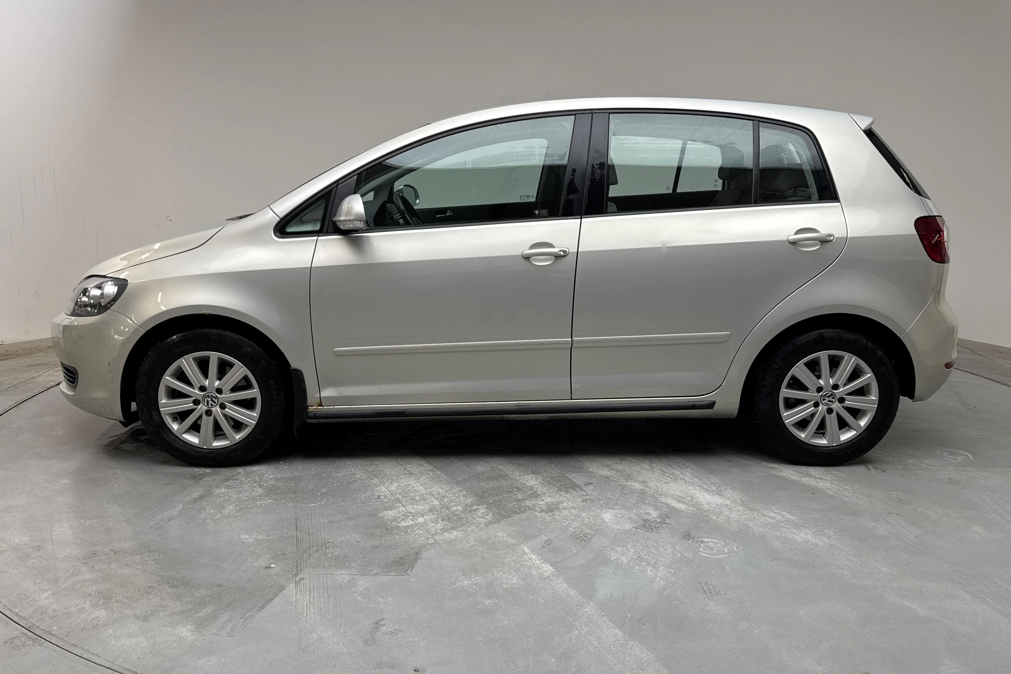 Presentationsfoto 2 av 13: VW Golf VI 1.4 TSI Plus (122hk) - 11 347 mil - Manuell - Light Brown - 2010