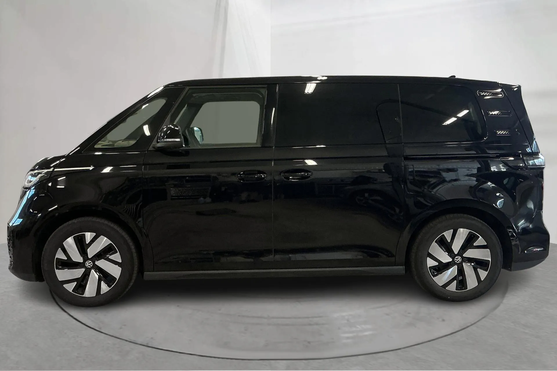 Presentationsfoto 2 av 23: VW ID. Buzz (204hk) - 8 170 mil - Automat - svart - 2023