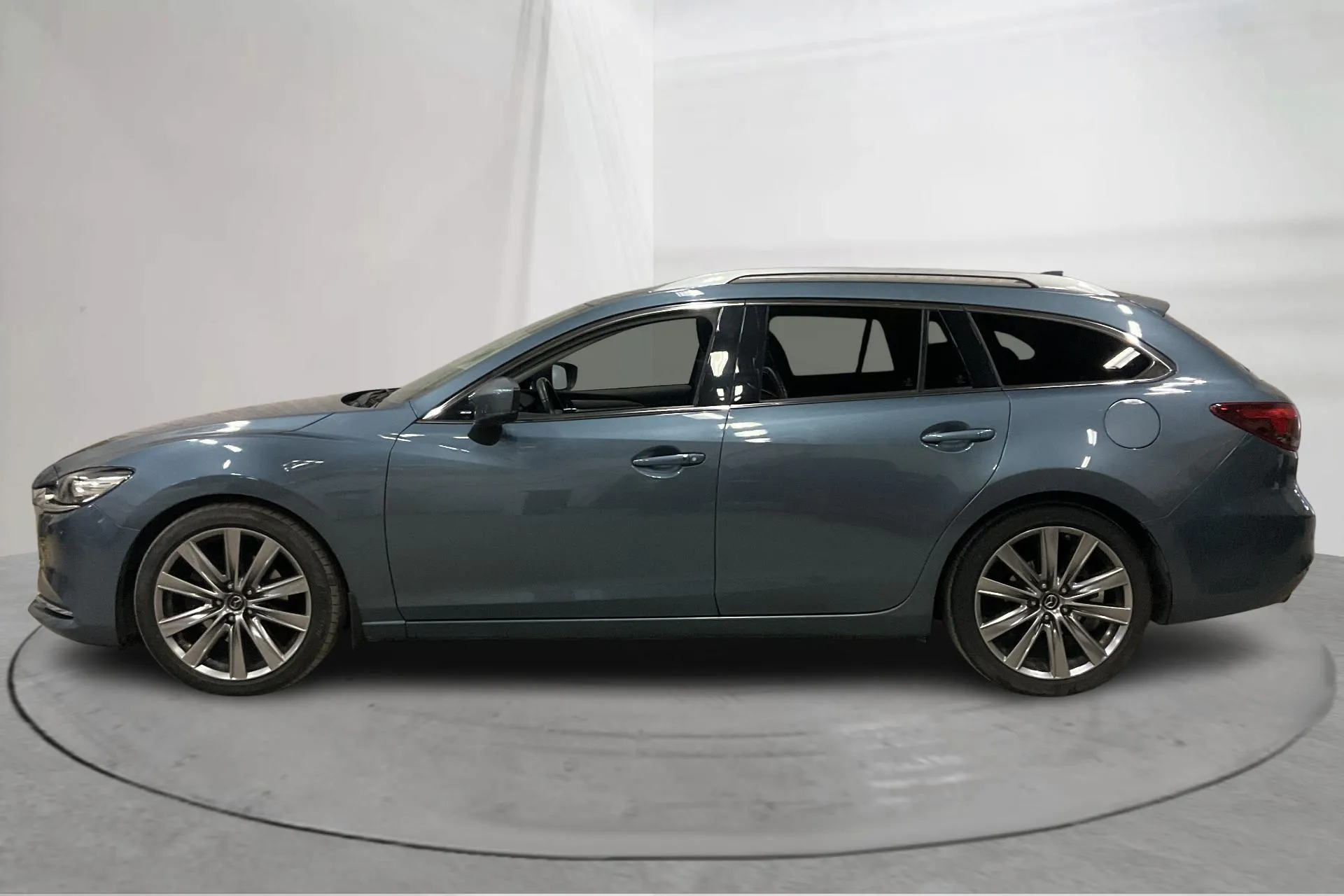 Presentationsfoto 2 av 21: Mazda 6 2.2 DE Kombi AWD (184hk) - 11 043 mil - Automat - blå - 2019