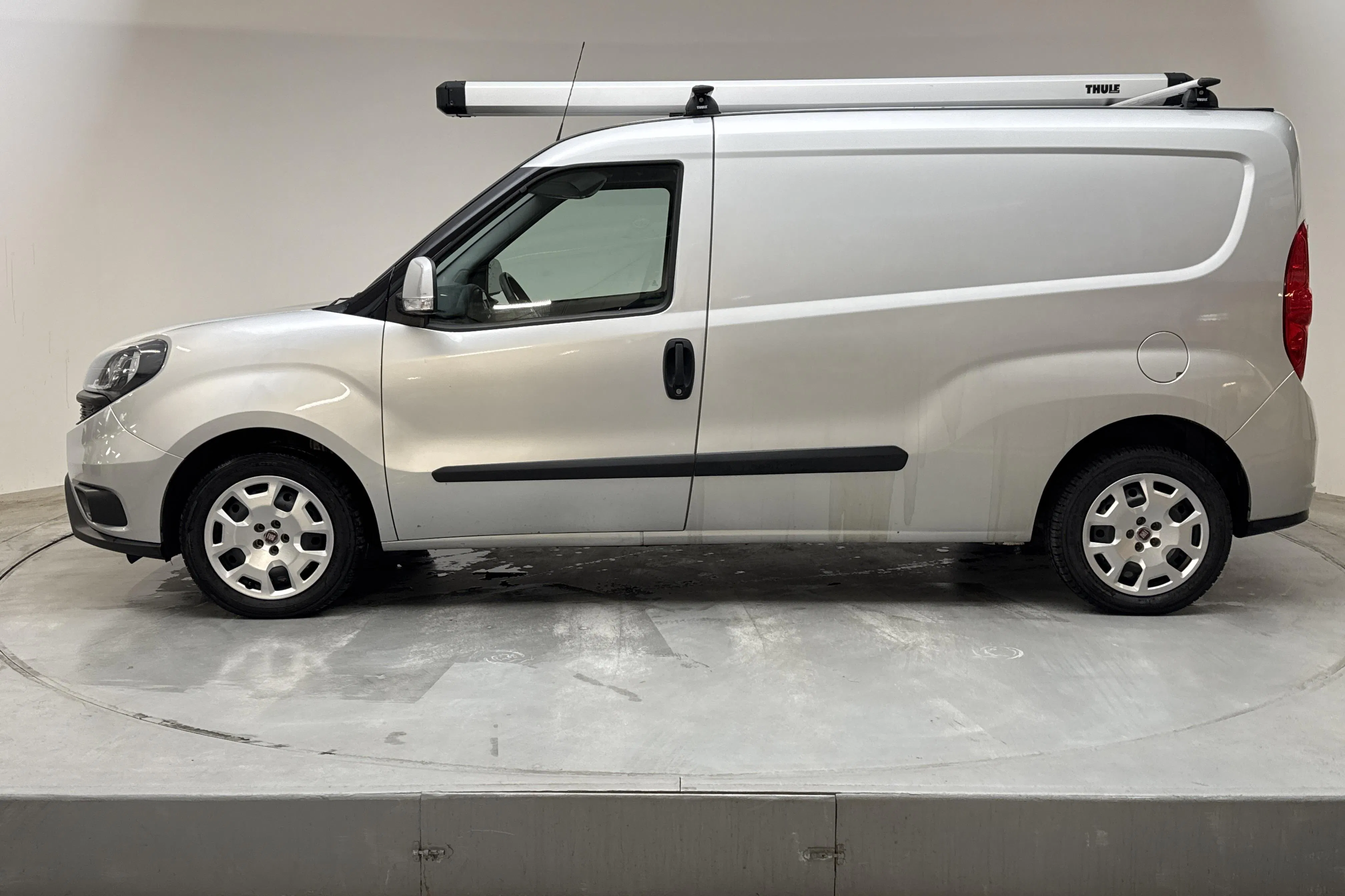 Presentationsfoto 2 av 13: Fiat Doblo Cargo 1.4T CNG (120hk) - 7 618 mil - Manuell - grå - 2021