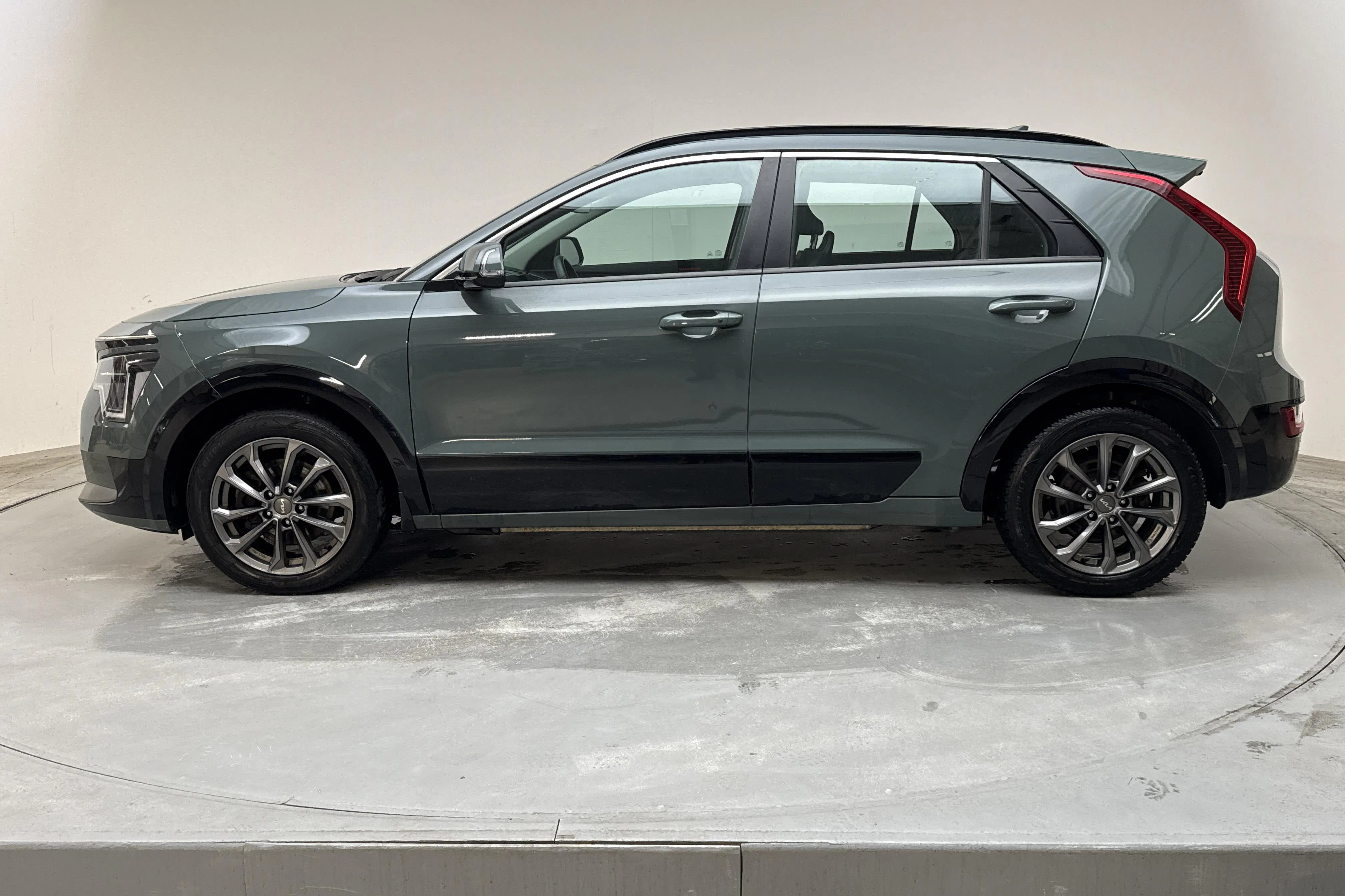 Presentationsfoto 2 av 13: KIA Niro EV 65kWh (204hk) - 11 442 mil - Automat - grön - 2023